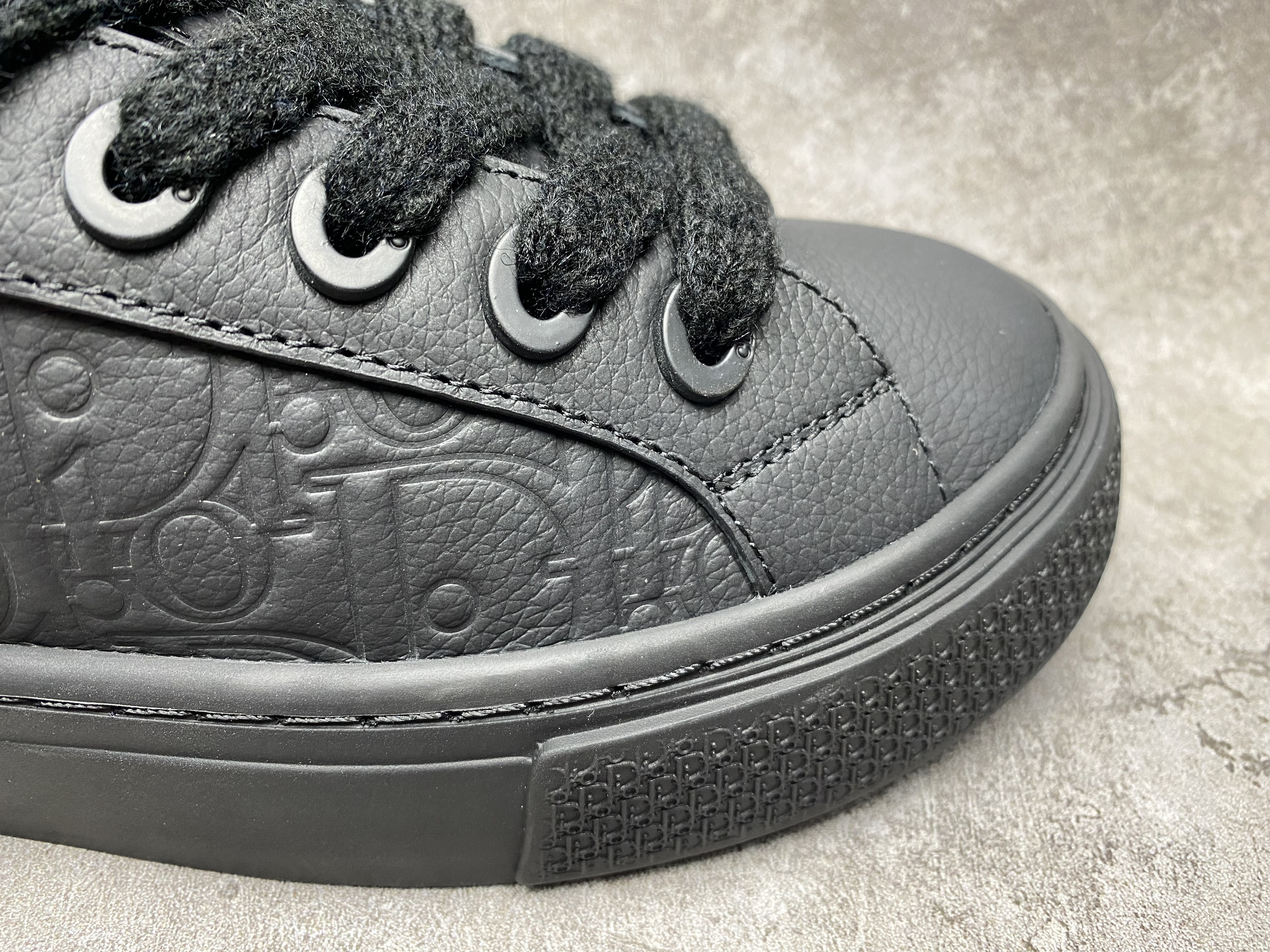 UA D*0r B33 Sneaker