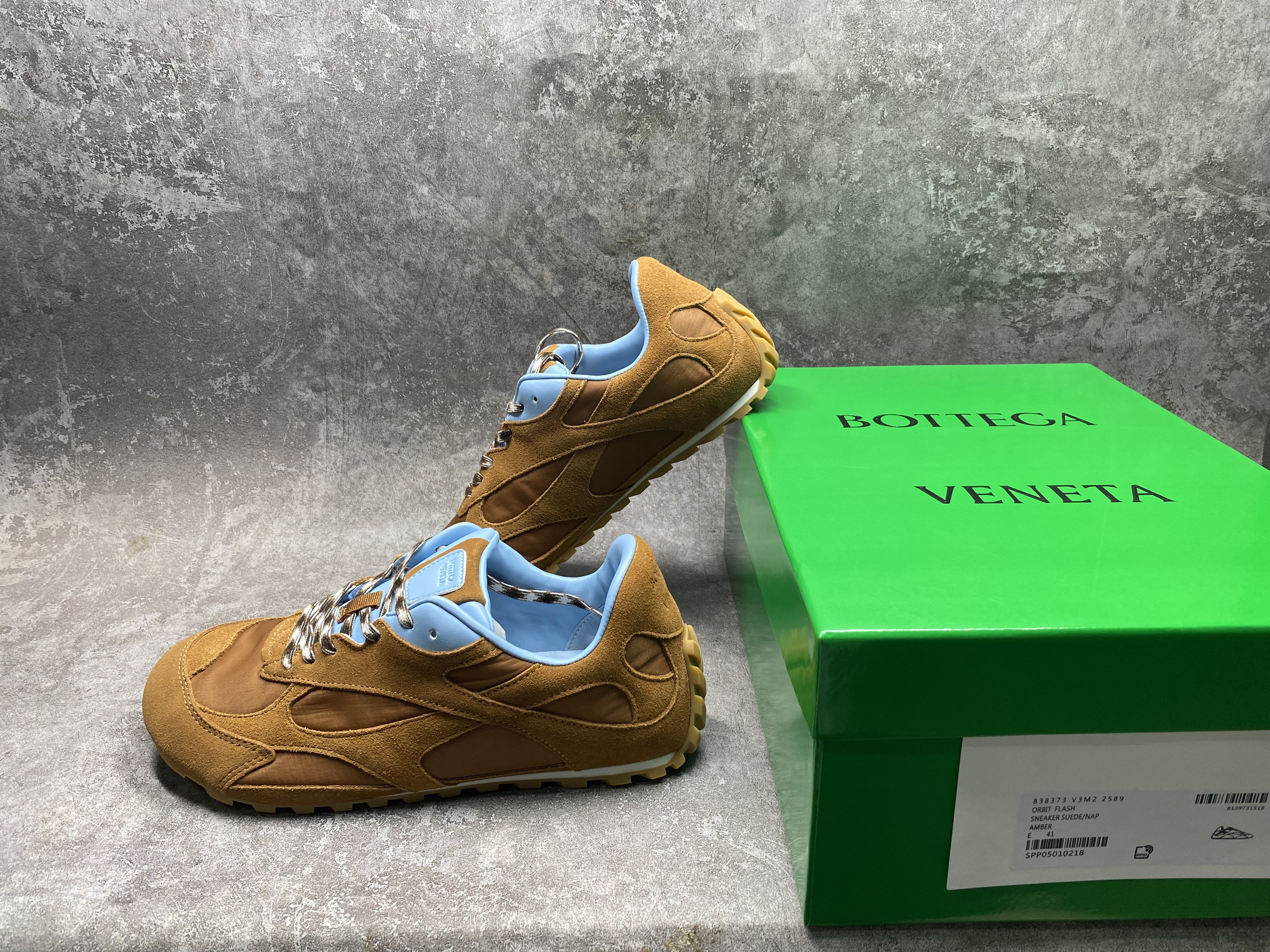 ua bo*te*ga Ve*ne*ta orbit flash sneaker