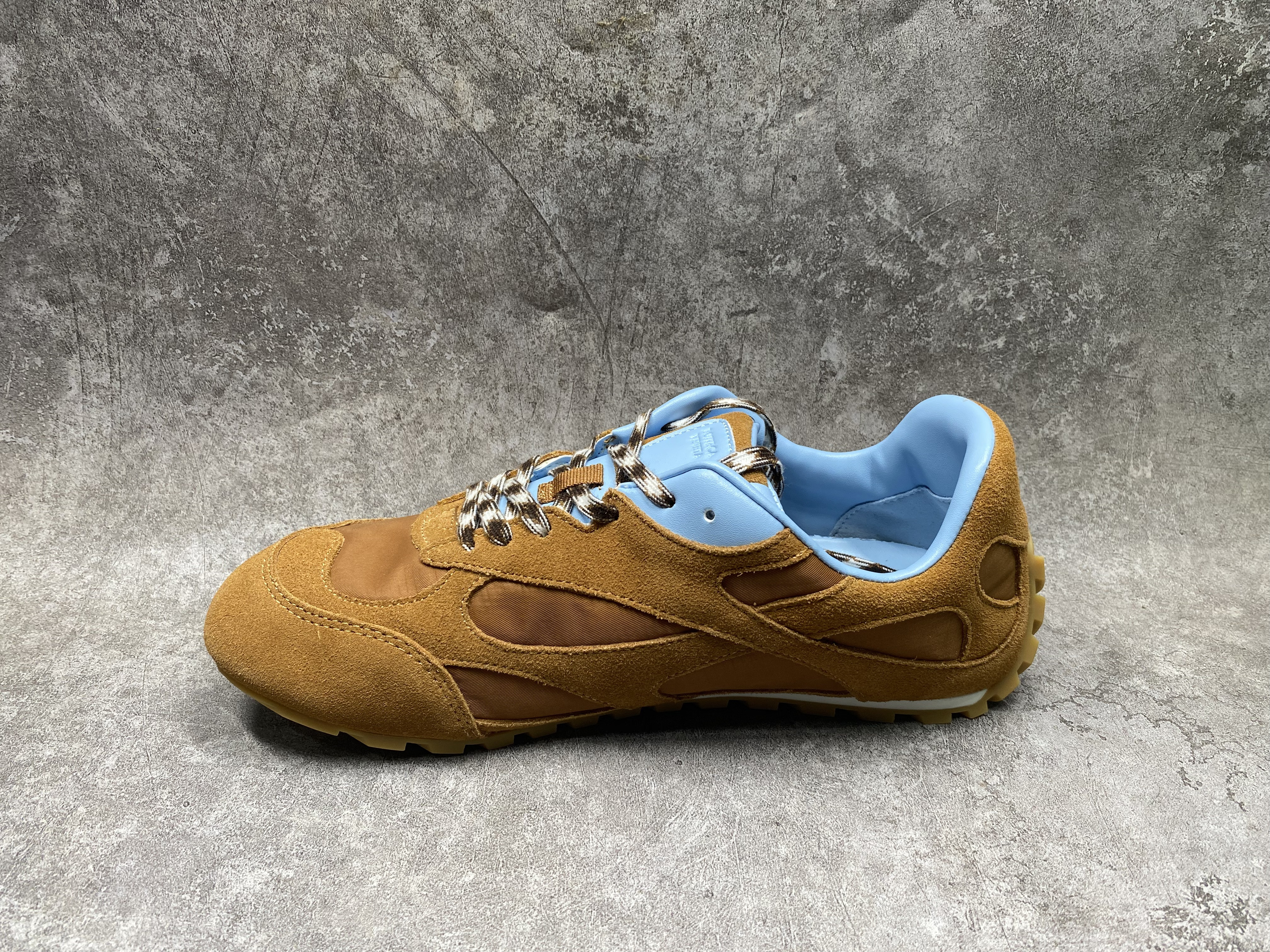 ua bo*te*ga Ve*ne*ta orbit flash sneaker