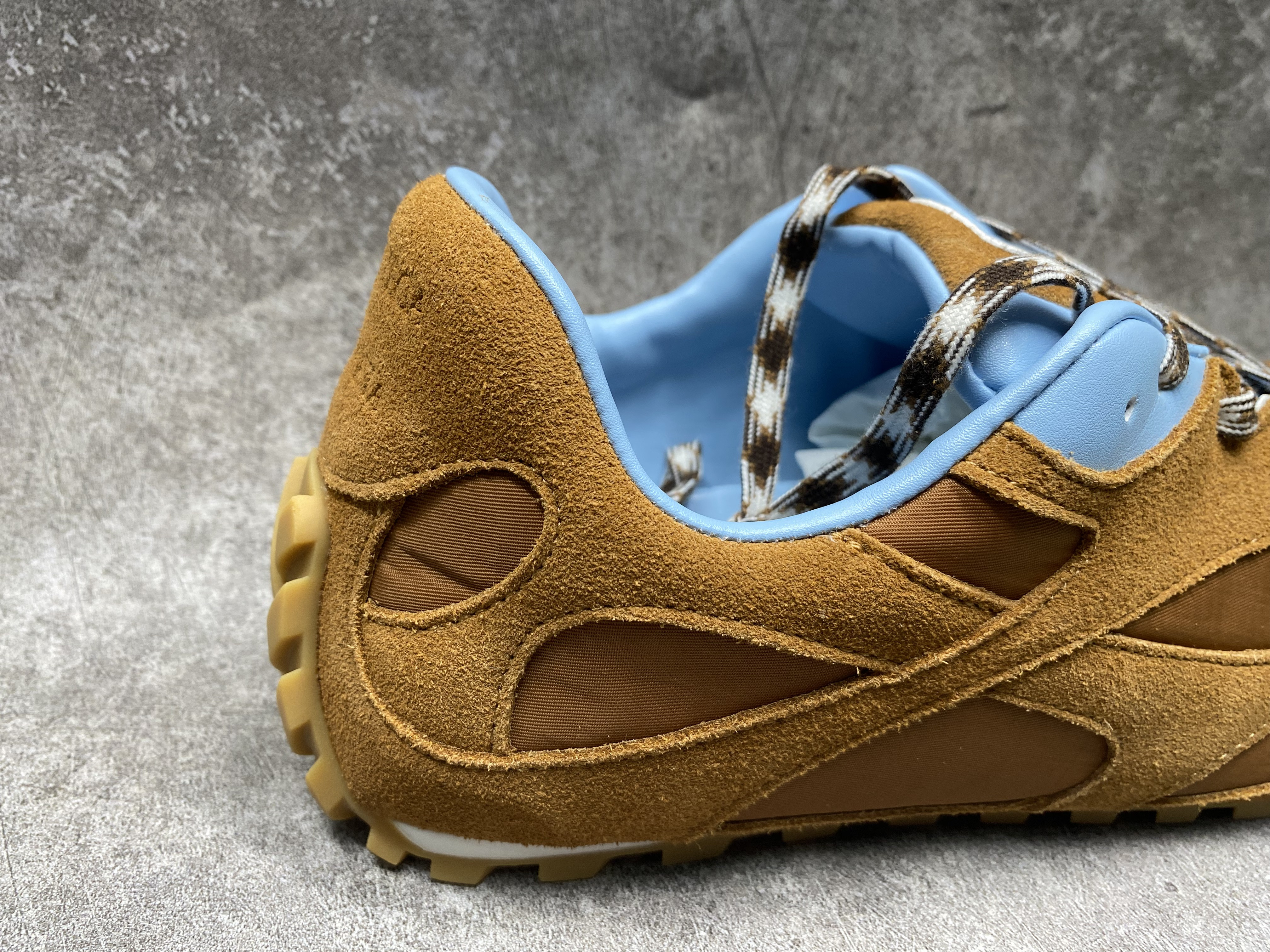 ua bo*te*ga Ve*ne*ta orbit flash sneaker