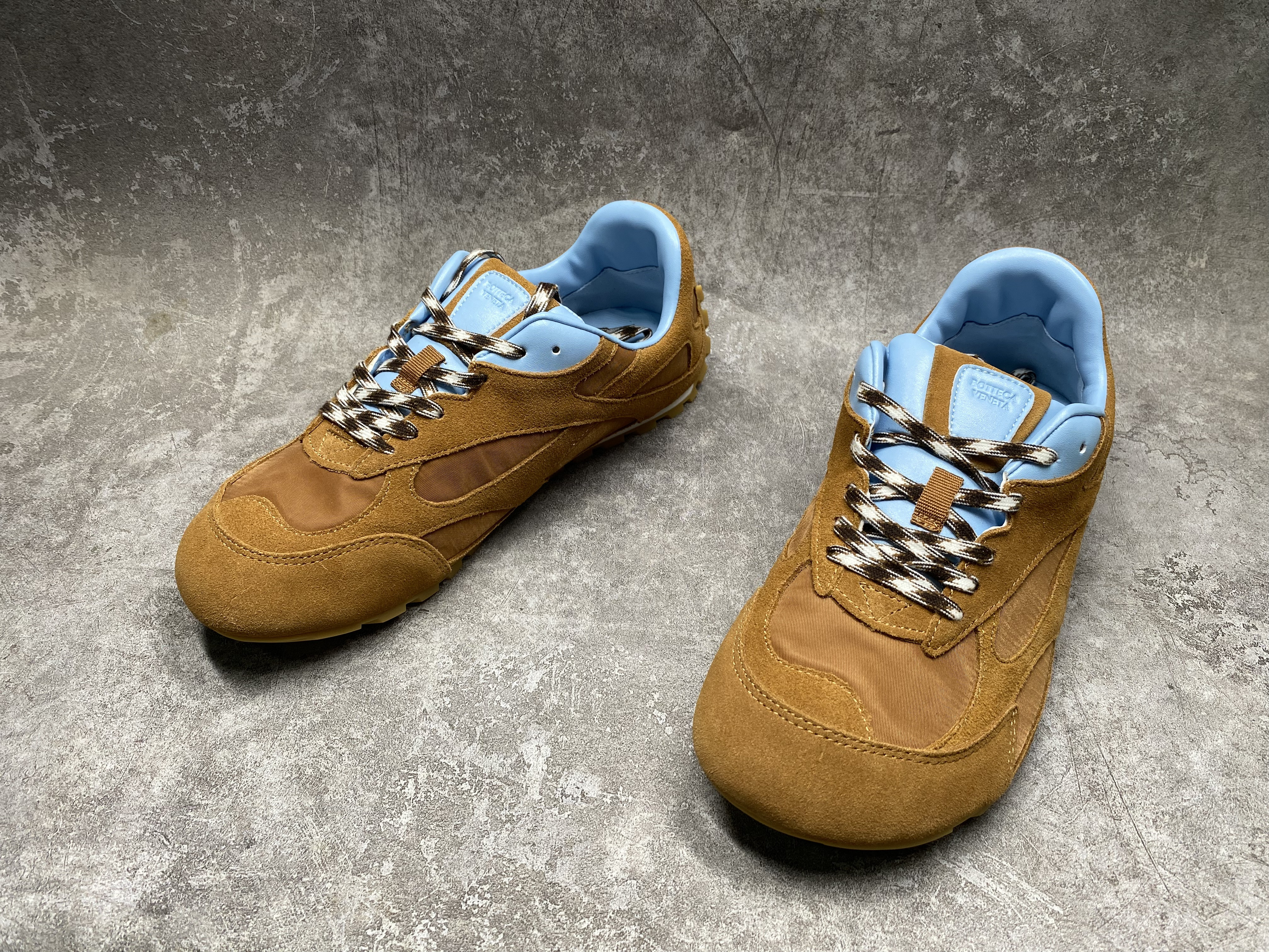 ua bo*te*ga Ve*ne*ta orbit flash sneaker