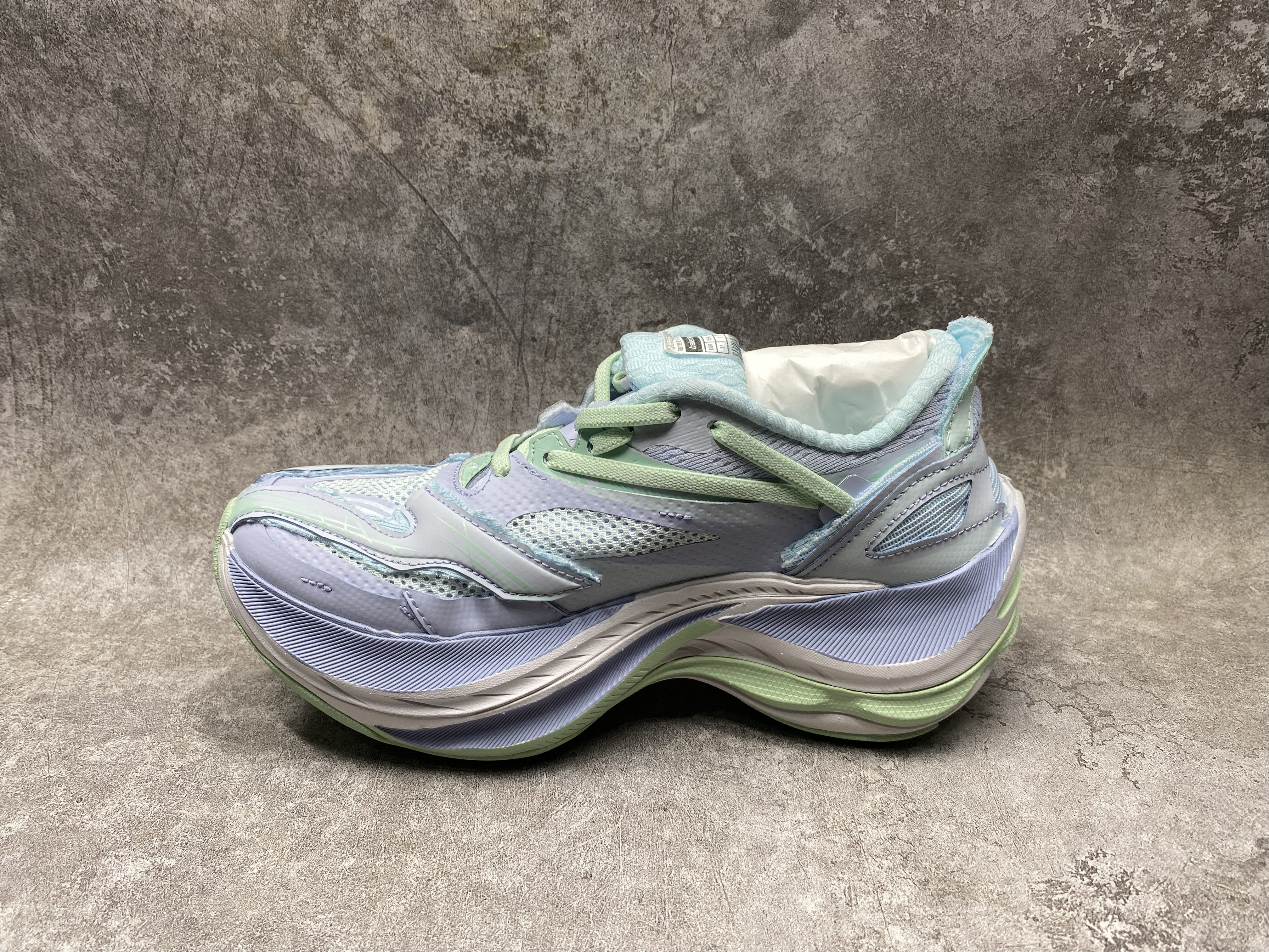 ua Ba*len*cia*ga jet sneakers(run one size large)