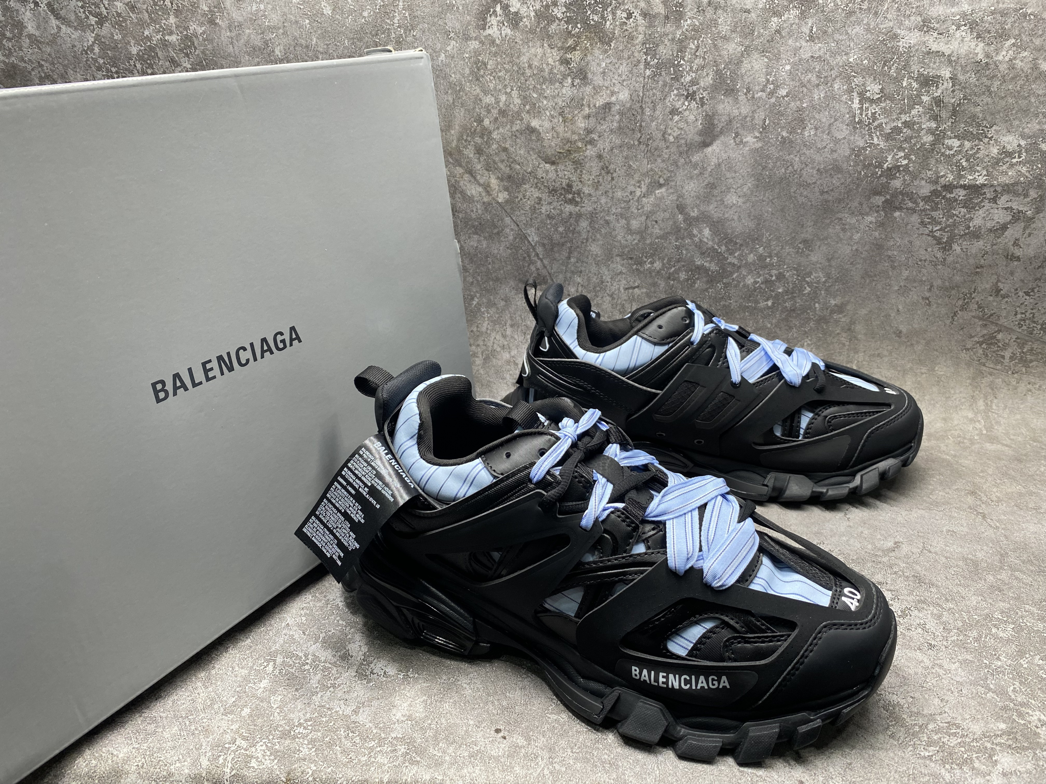 ua Ba*len*cia*ga track sneaker