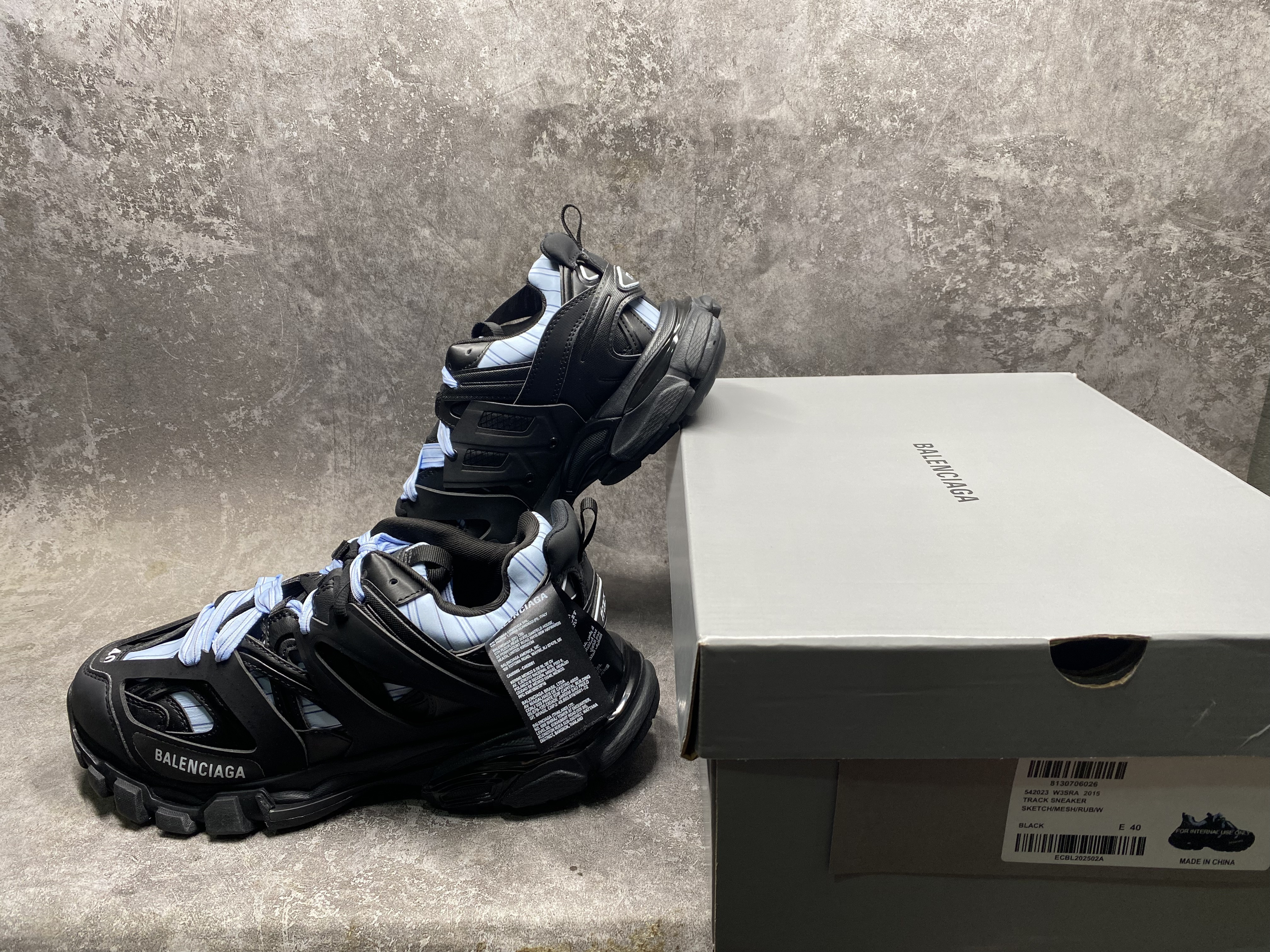 ua Ba*len*cia*ga track sneaker