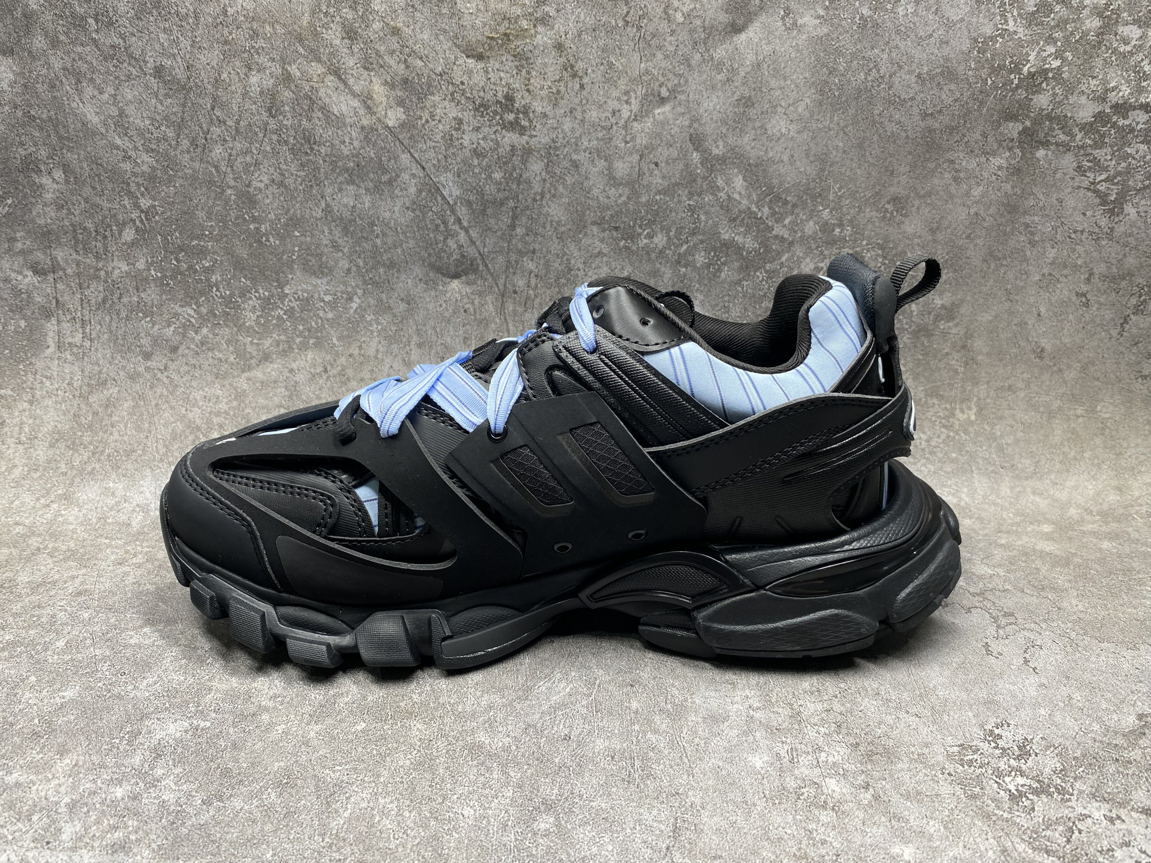 ua Ba*len*cia*ga track sneaker