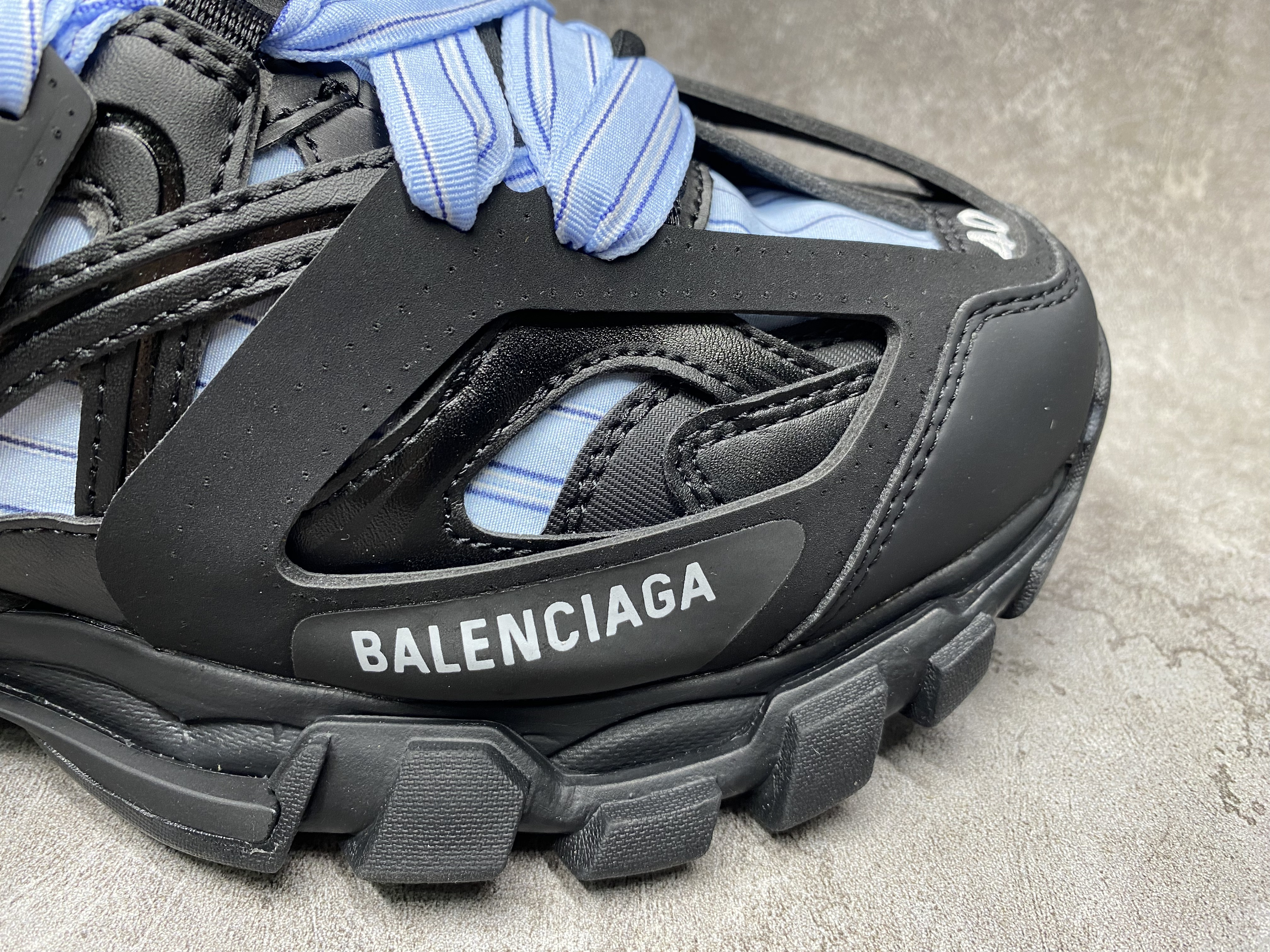 ua Ba*len*cia*ga track sneaker