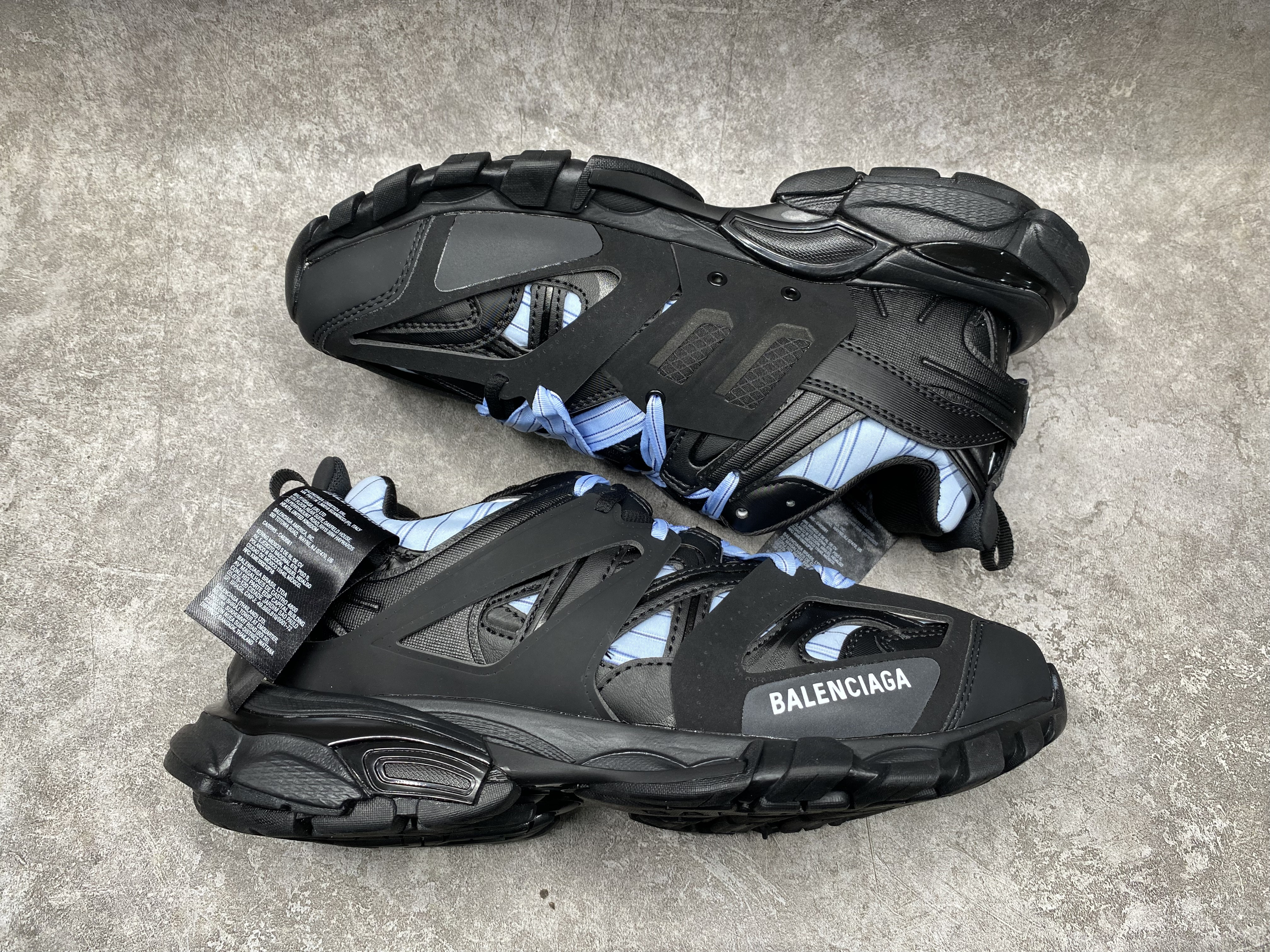 ua Ba*len*cia*ga track sneaker