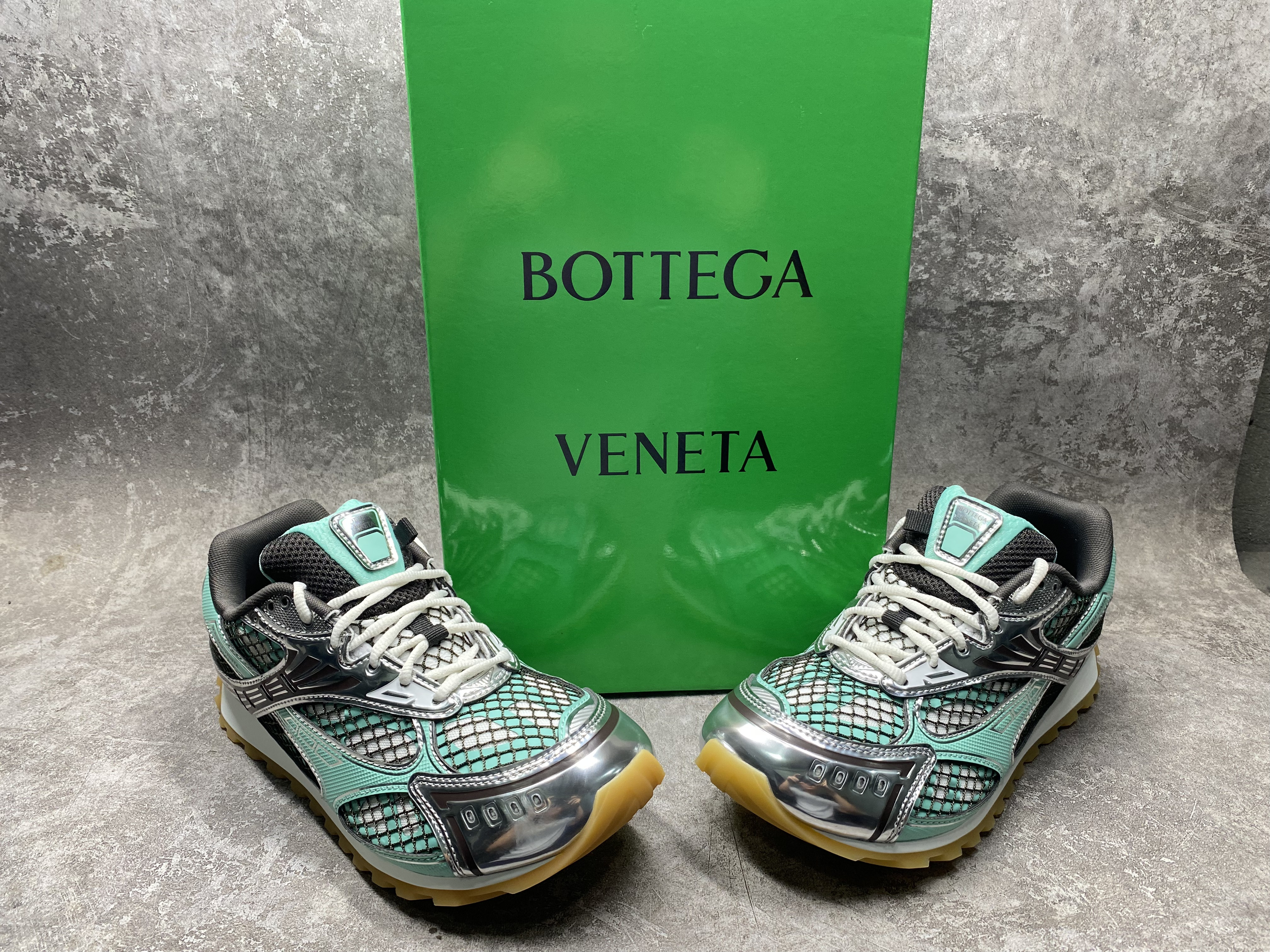 ua bo*te*ga Ve*ne*ta orbit sneaker