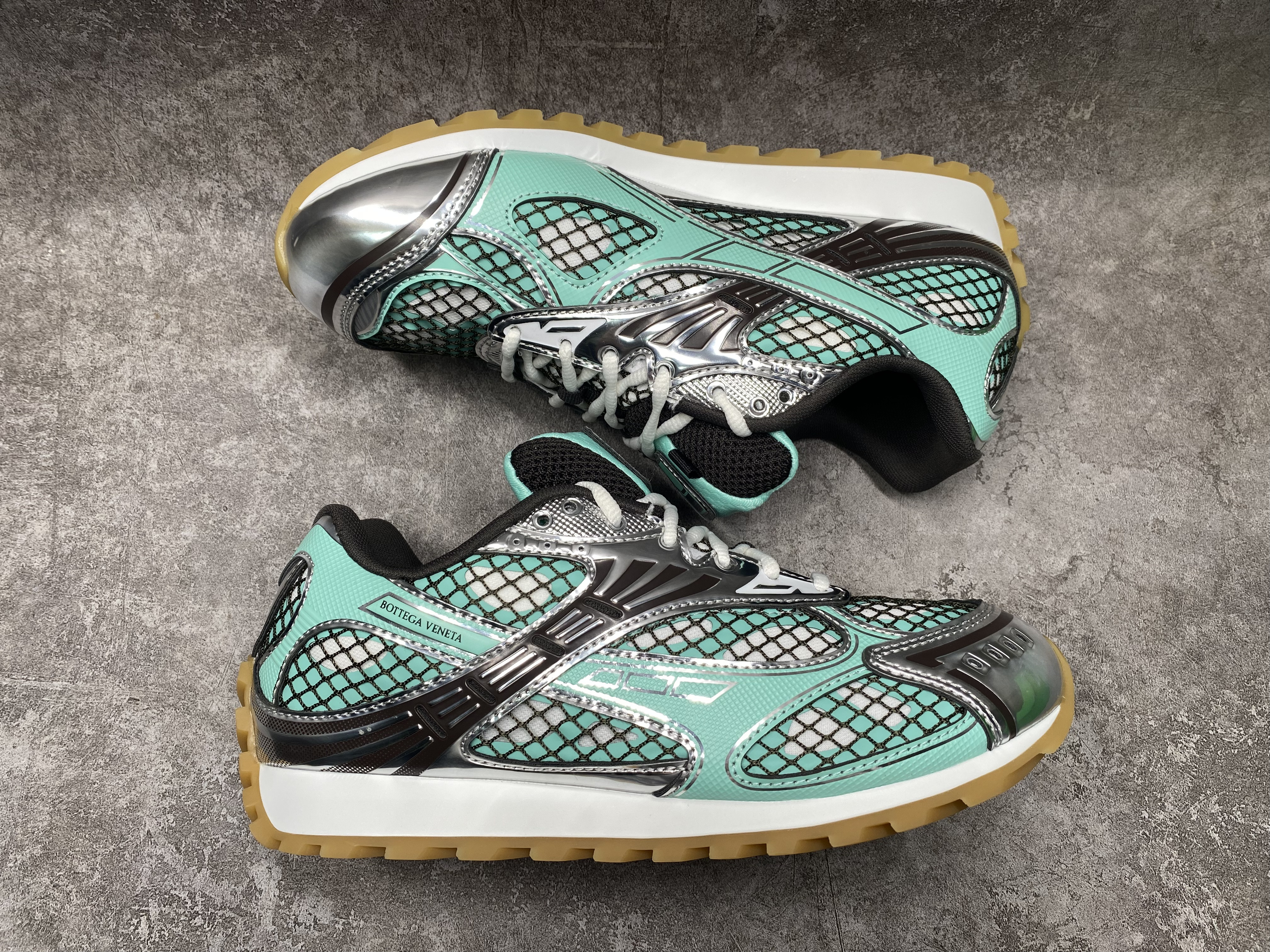ua bo*te*ga Ve*ne*ta orbit sneaker
