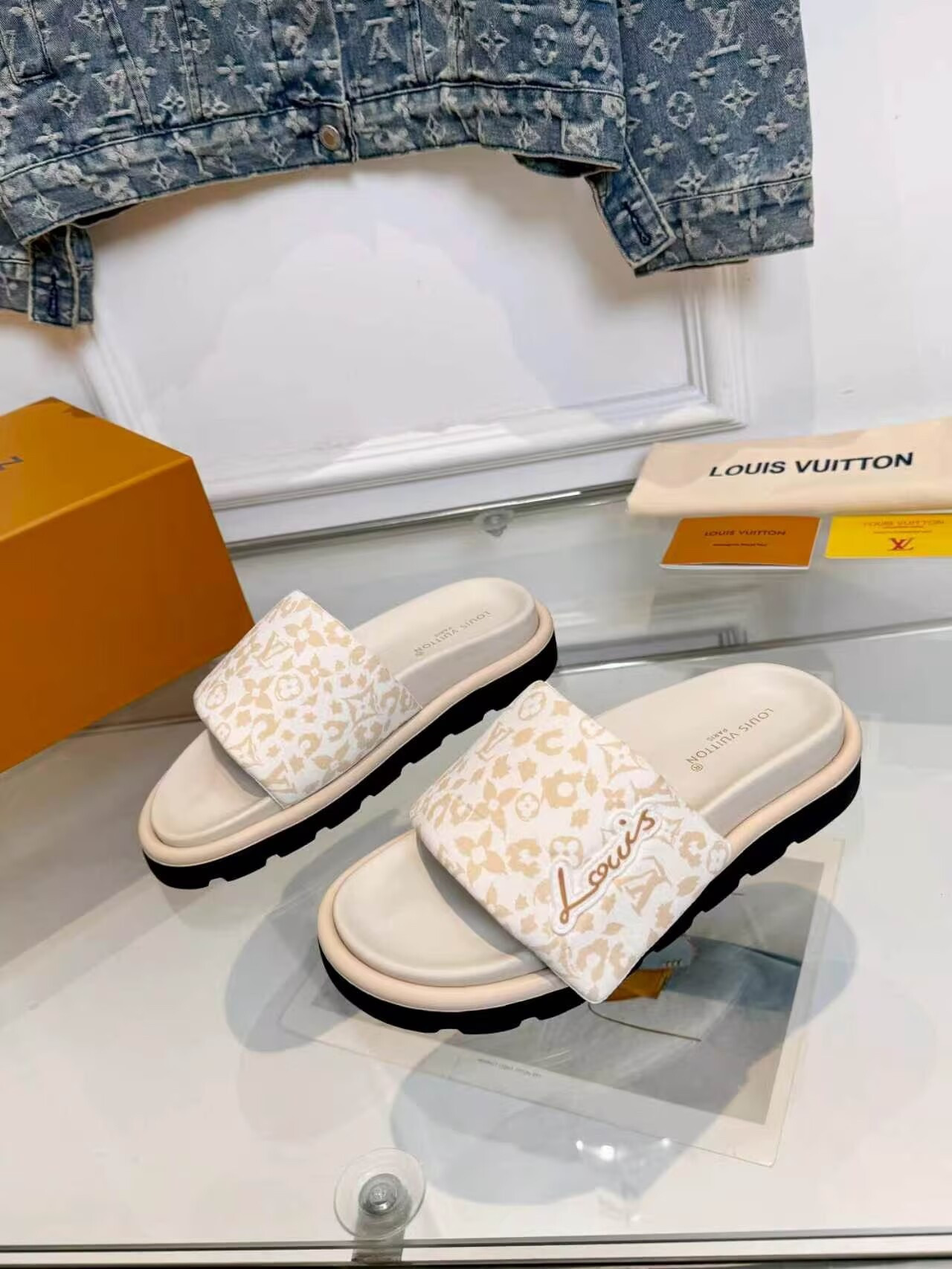 UA LV Pool Pillow Slides