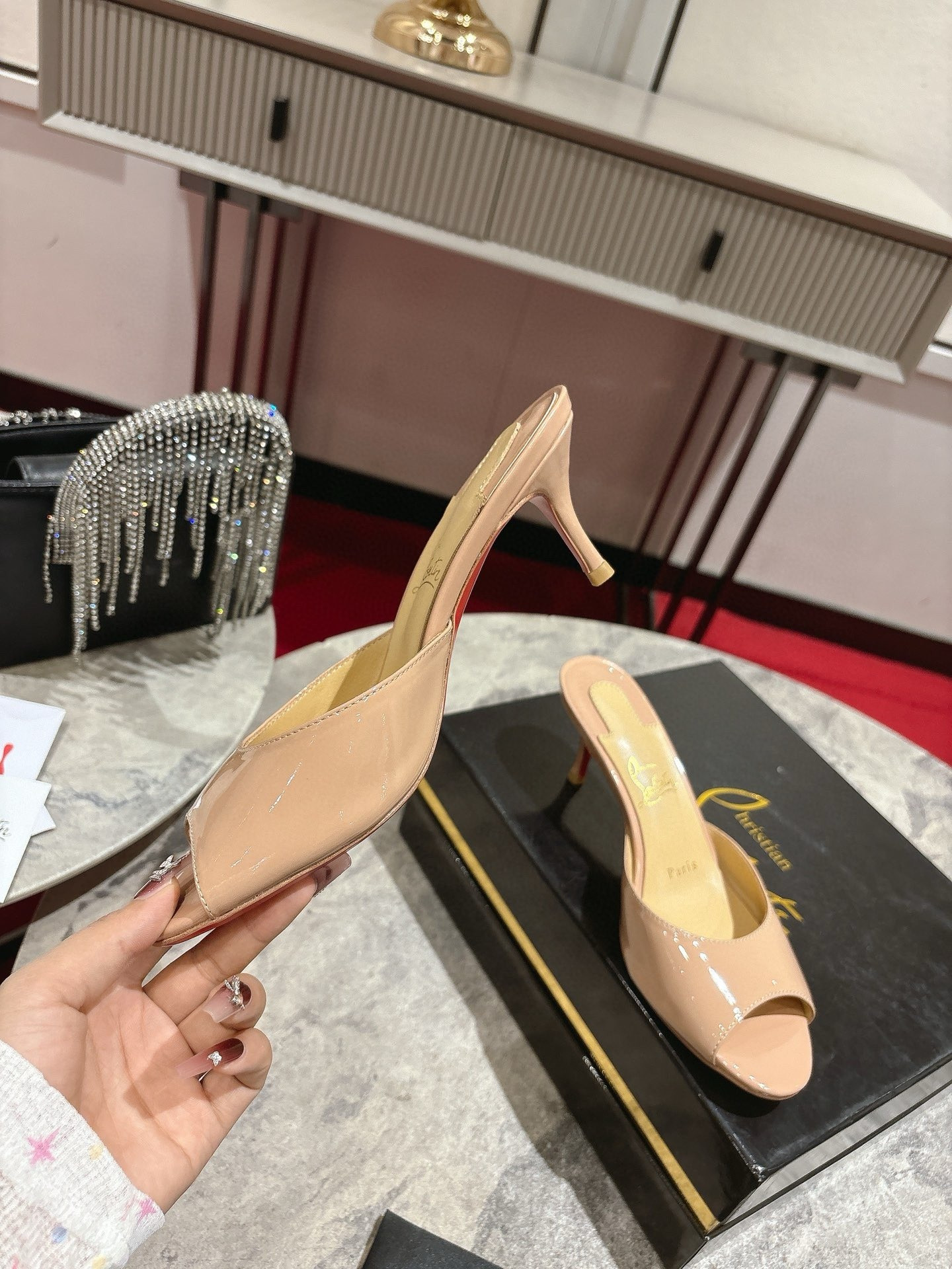 ua Ch**an louboutin me dolly calfskin leather mules