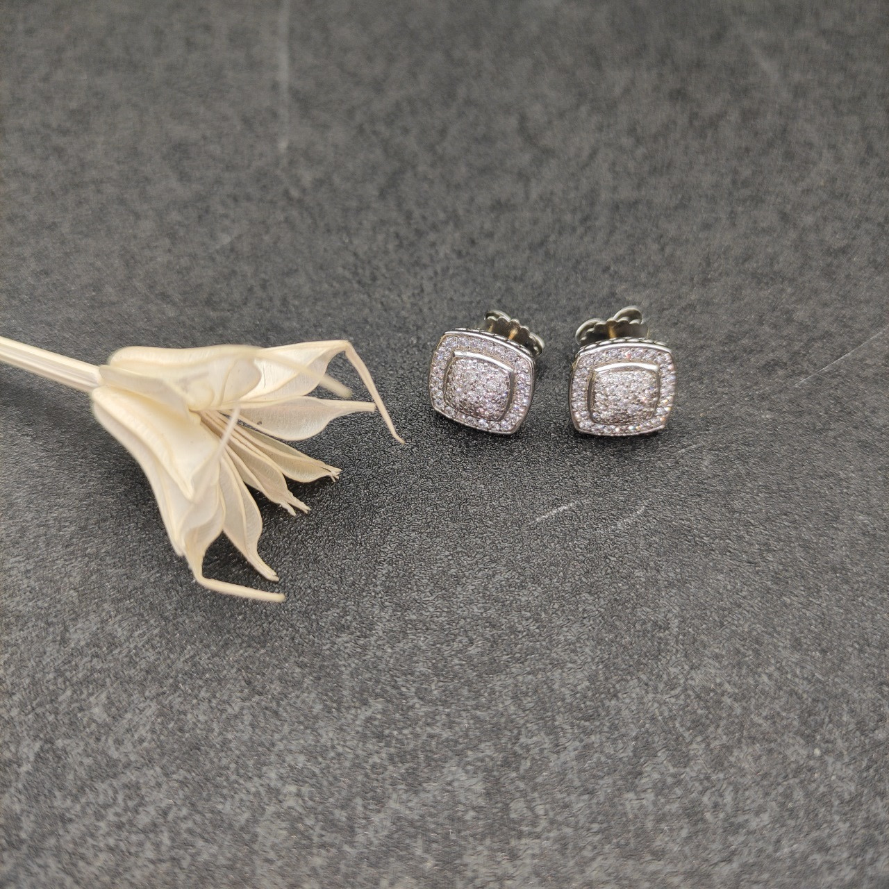 dau1d Yvrm*n square di*m*nd earrings