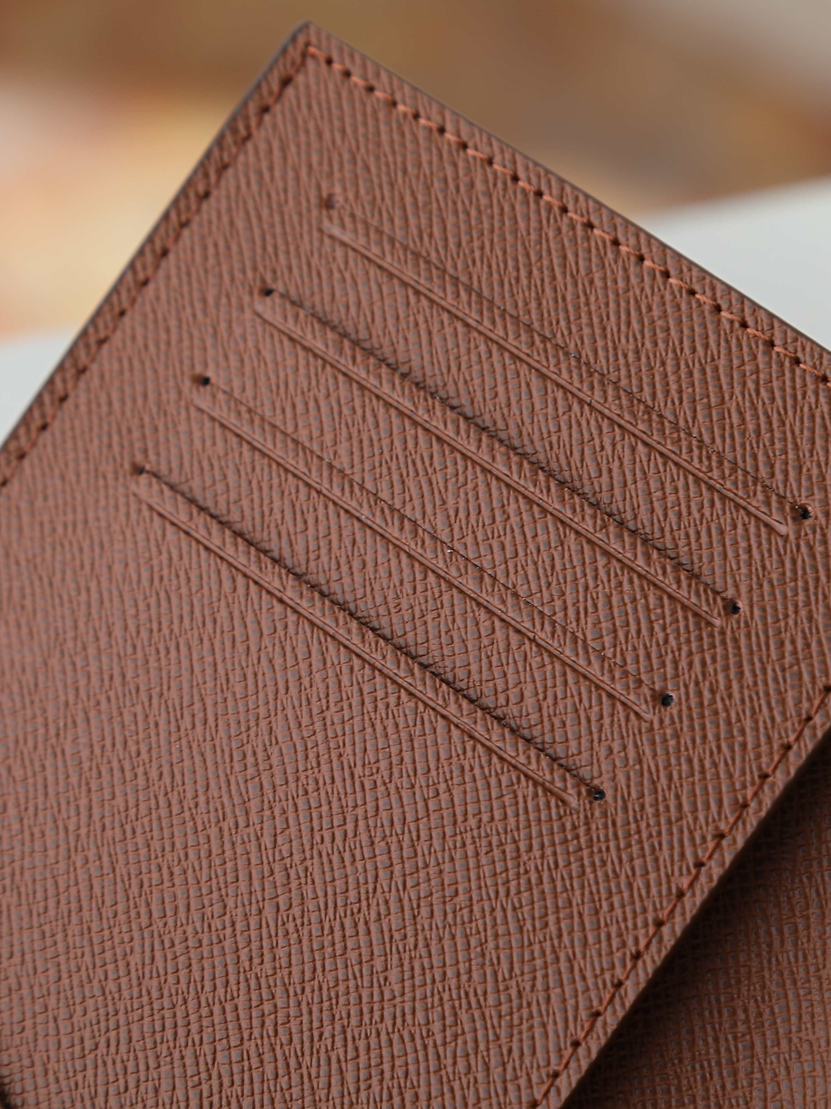 LV Passport Cover M27548 10x14x2.5cm