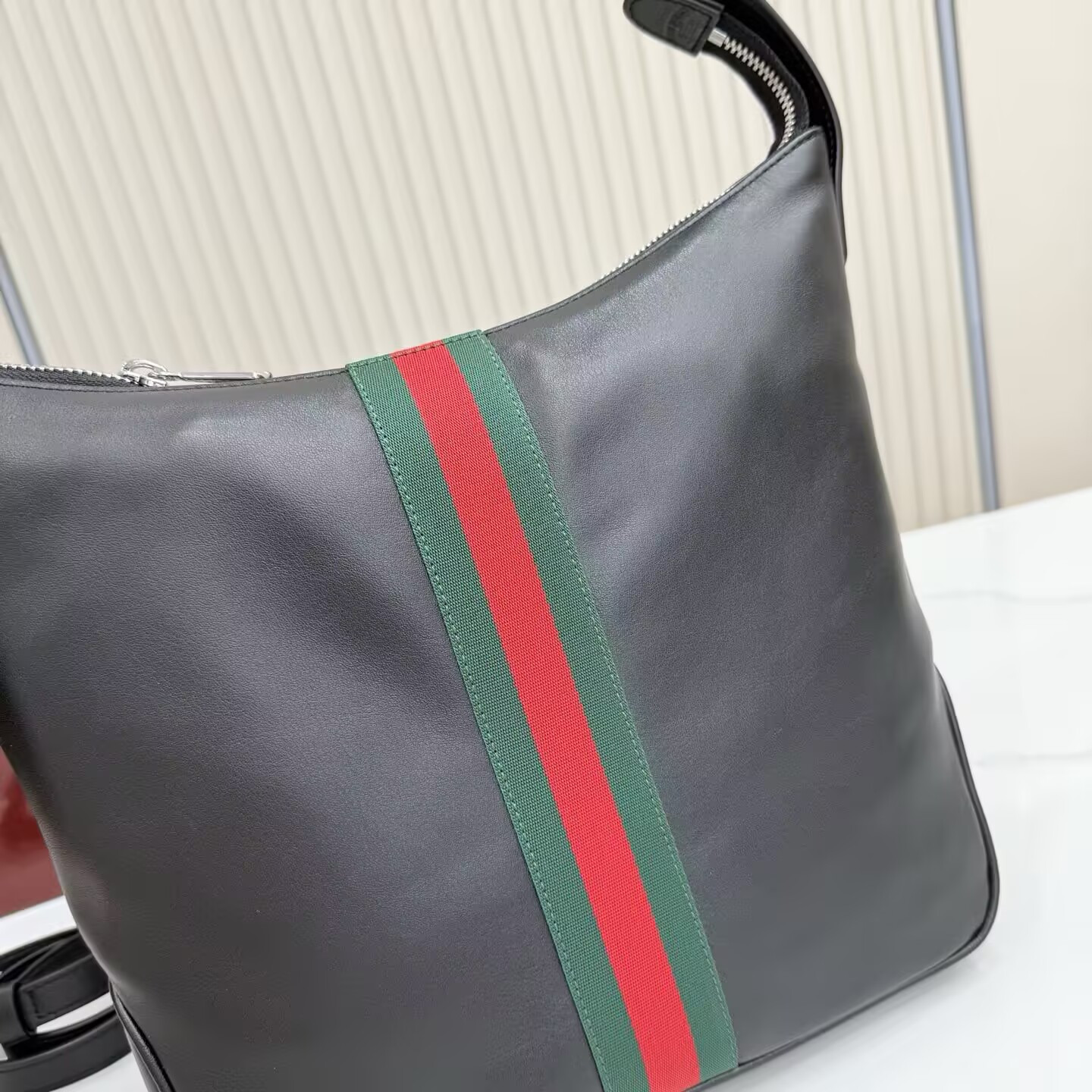 G*u*i lunetta medium crossbody bag 24x25.5x4cm