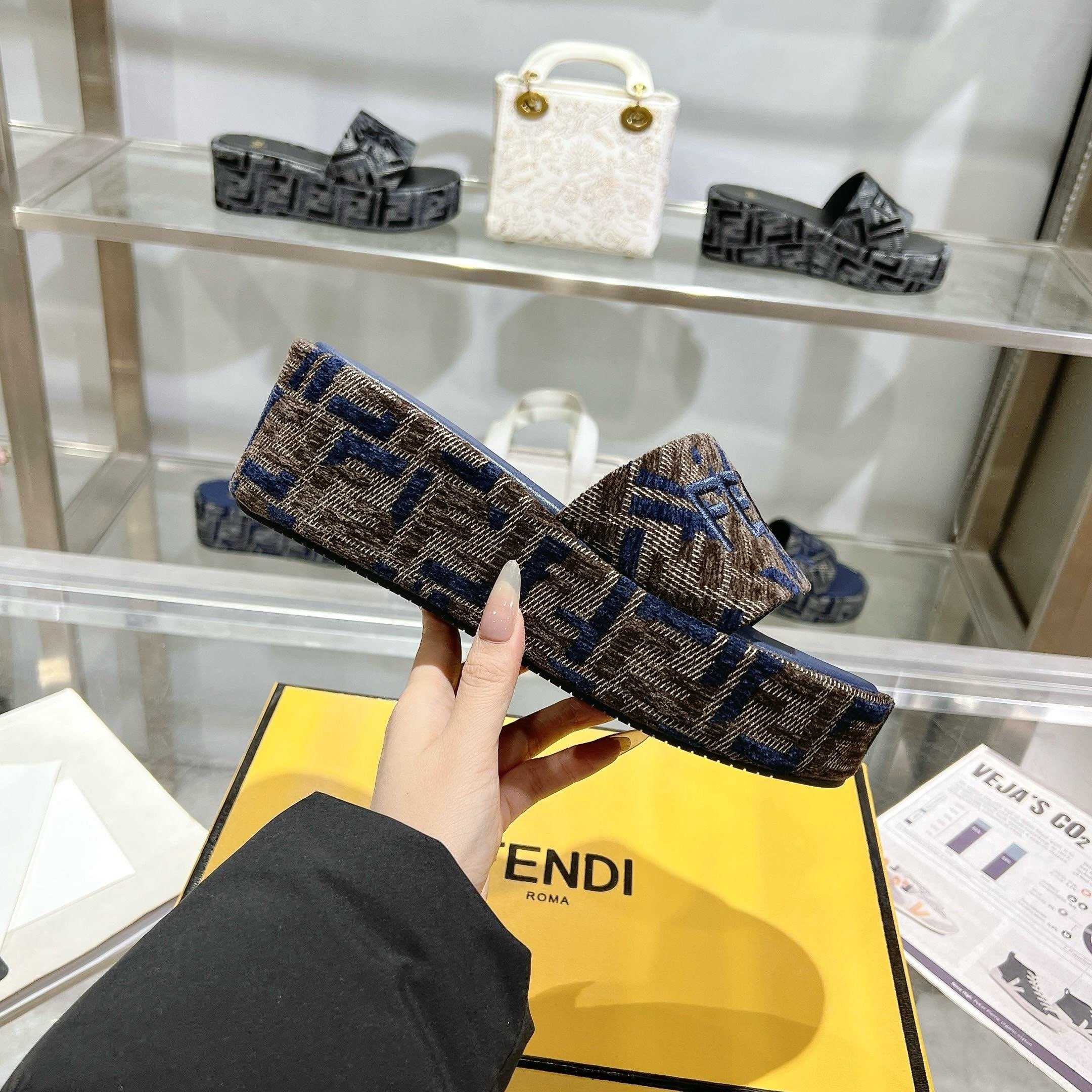 ua F**di sunshine ff chenille jacquard platform sandals