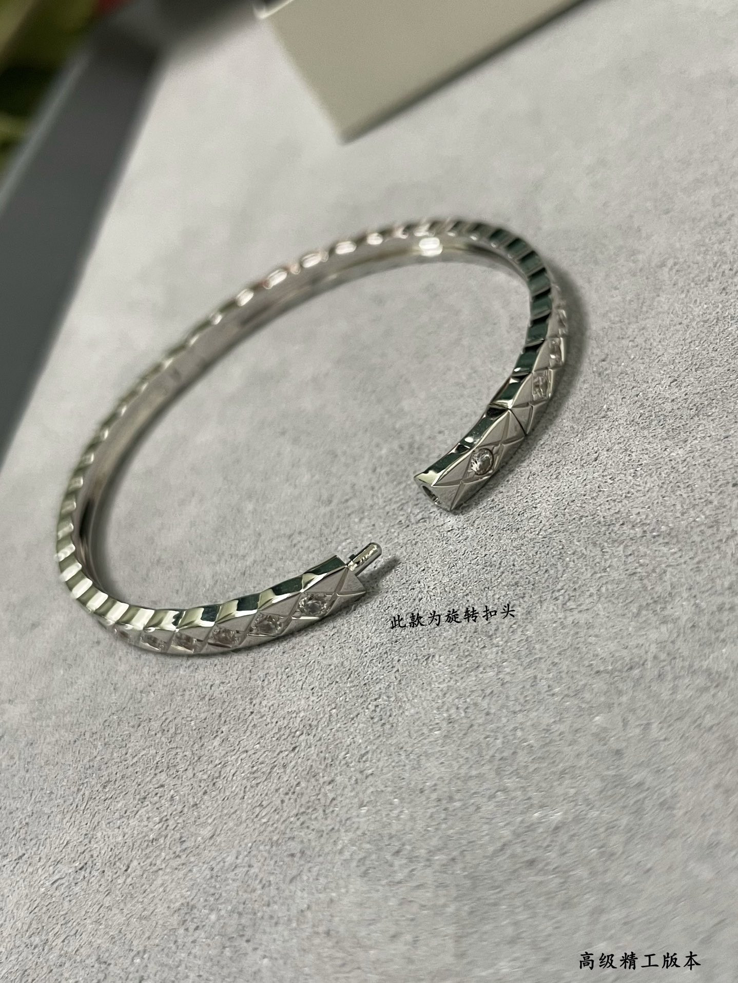 Ch*el Carved Finely carved narrow diamond Bracelet