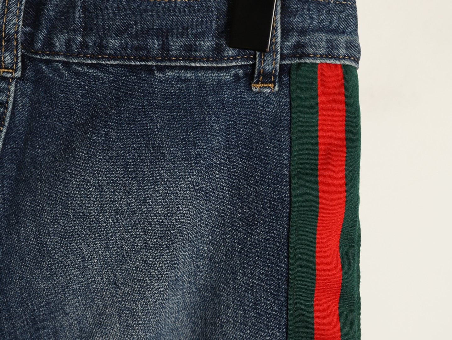 G*u*i jeans