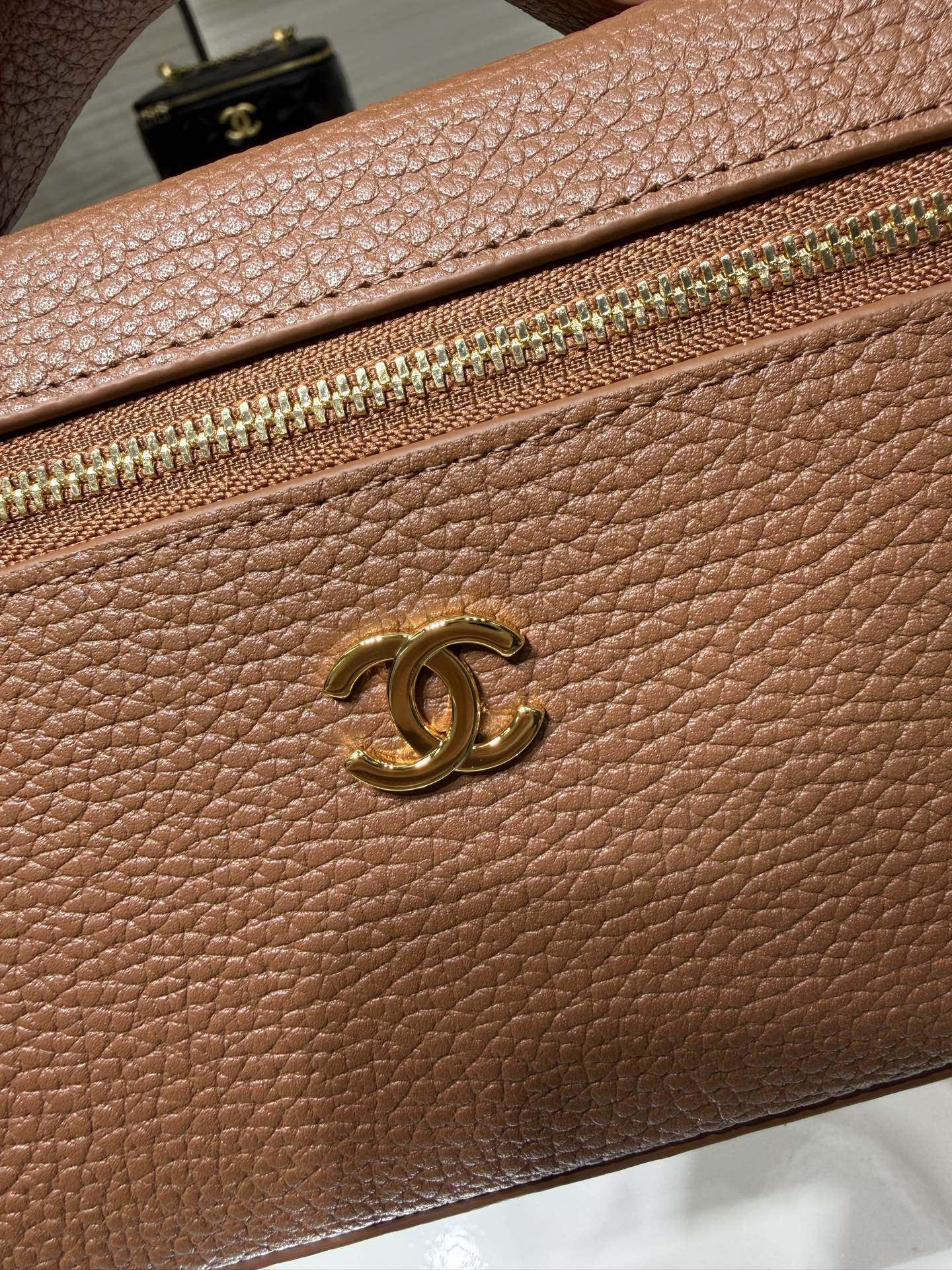 Ch*el classic vanity with chain handbag ap5346 14x19x5cm