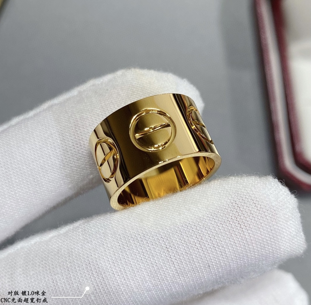 Ca*t*er polished extra wide LOVE nail ring