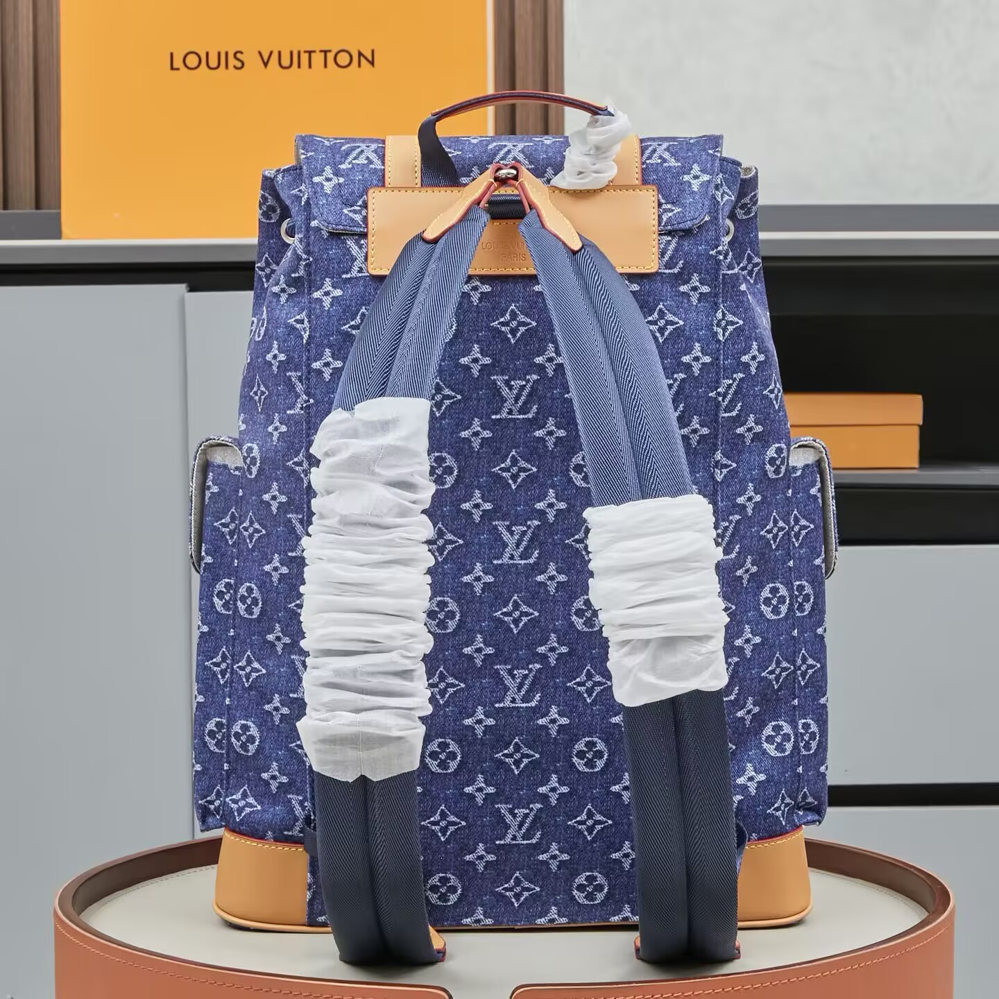 LV Christopher MM M27554 38 x 44 x 12.5 cm