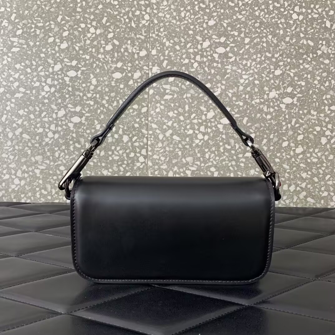 Va1e*ntin0 garavani locò small shoulder bag 20x11x5cm