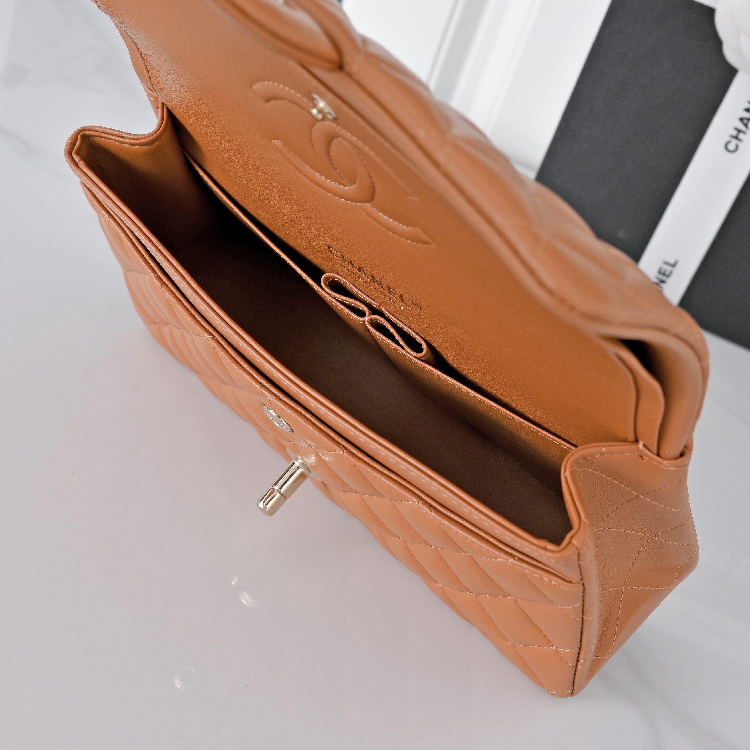 Ch*el classic flap handbag caramel with light gold hardware a01113 23x14.5x6cm