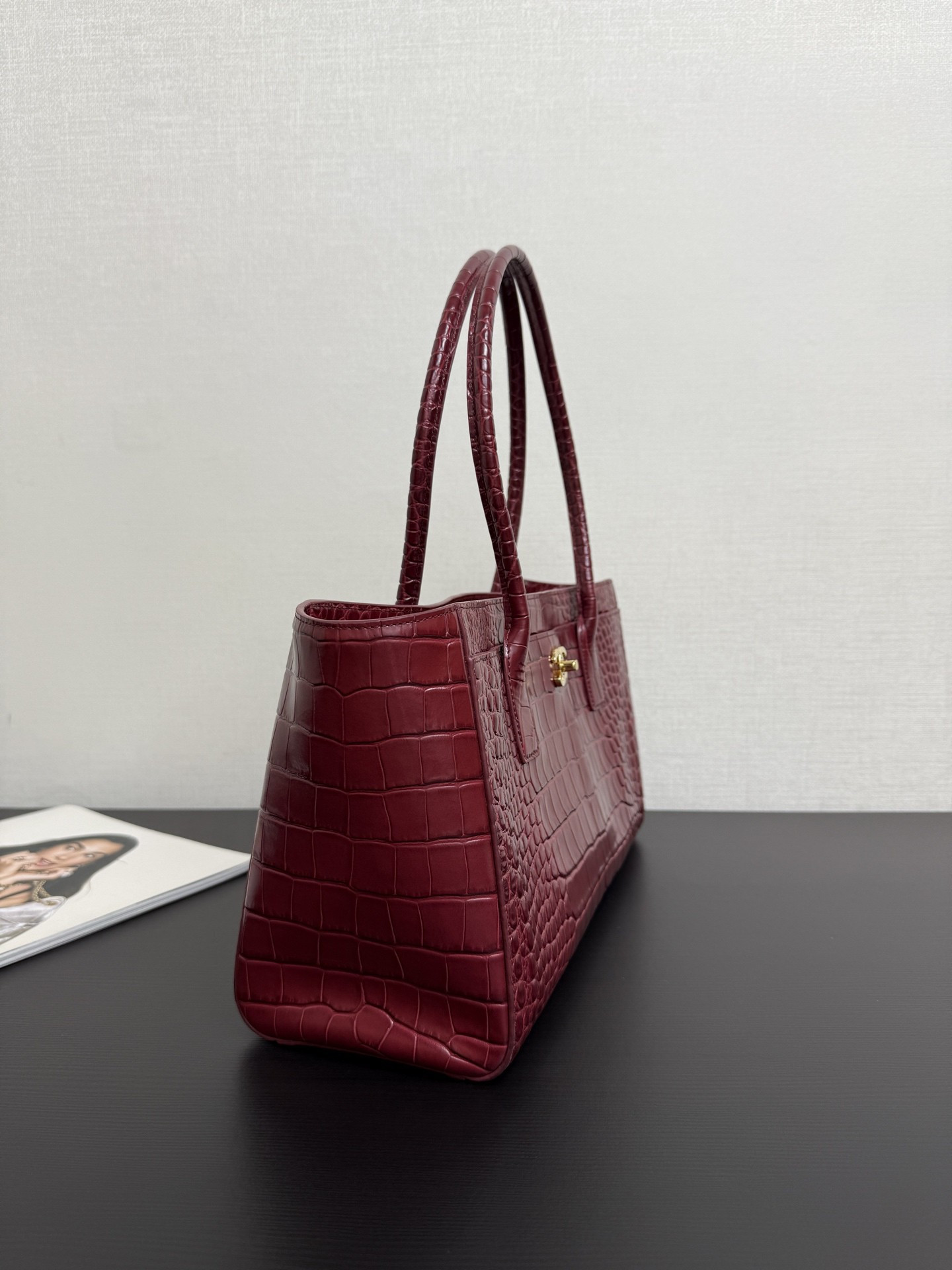 Ch*el tote crocodile-embossed bag 35x20x13cm
