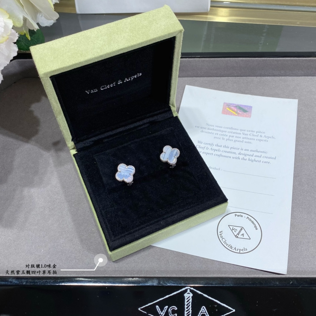 V*N CL*F & Arpels Natural Purple Chalcedony Four-Leaf Clover Earrings