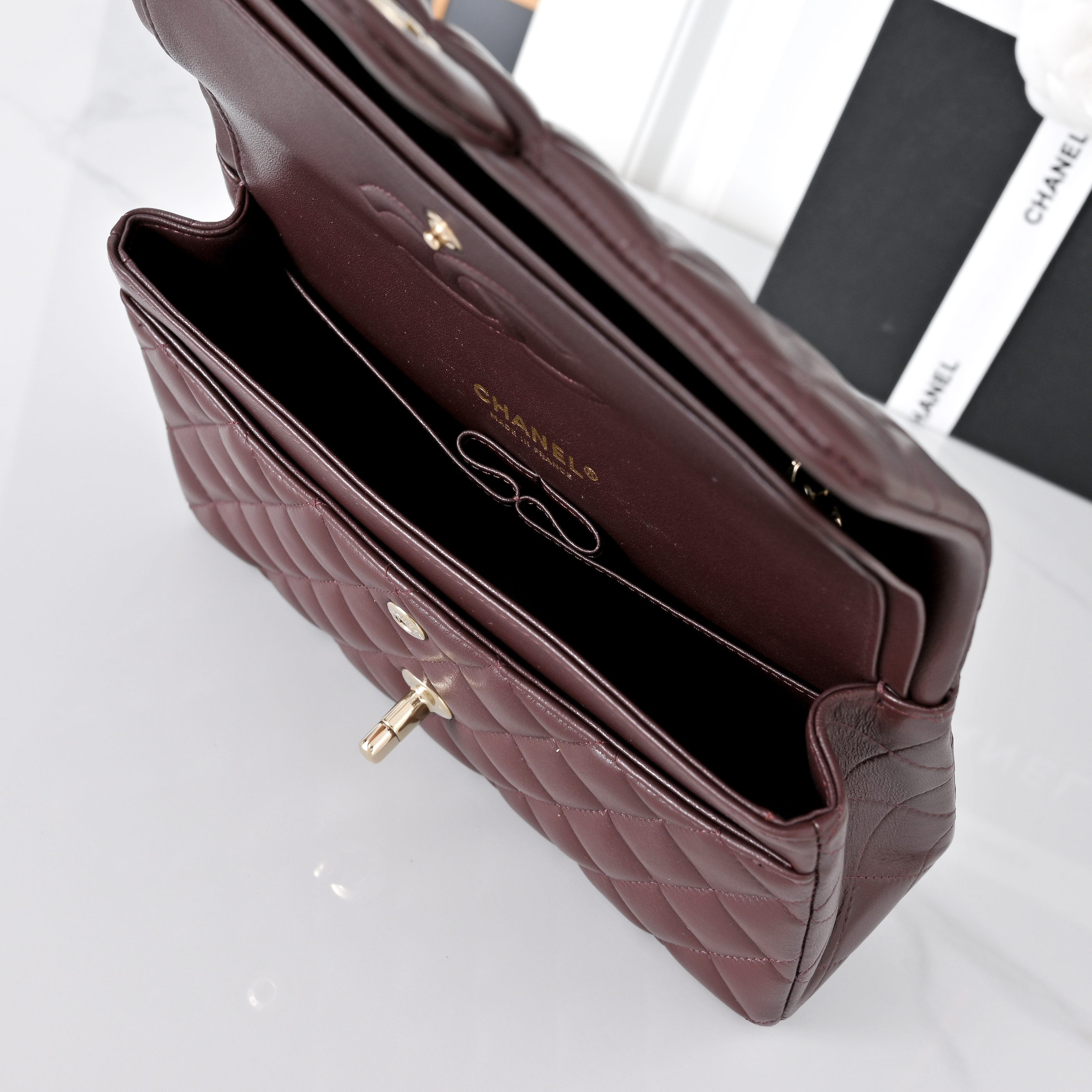 Ch*el classic flap handbag burgundy with light gold hardware a01113 23x14.5x6cm