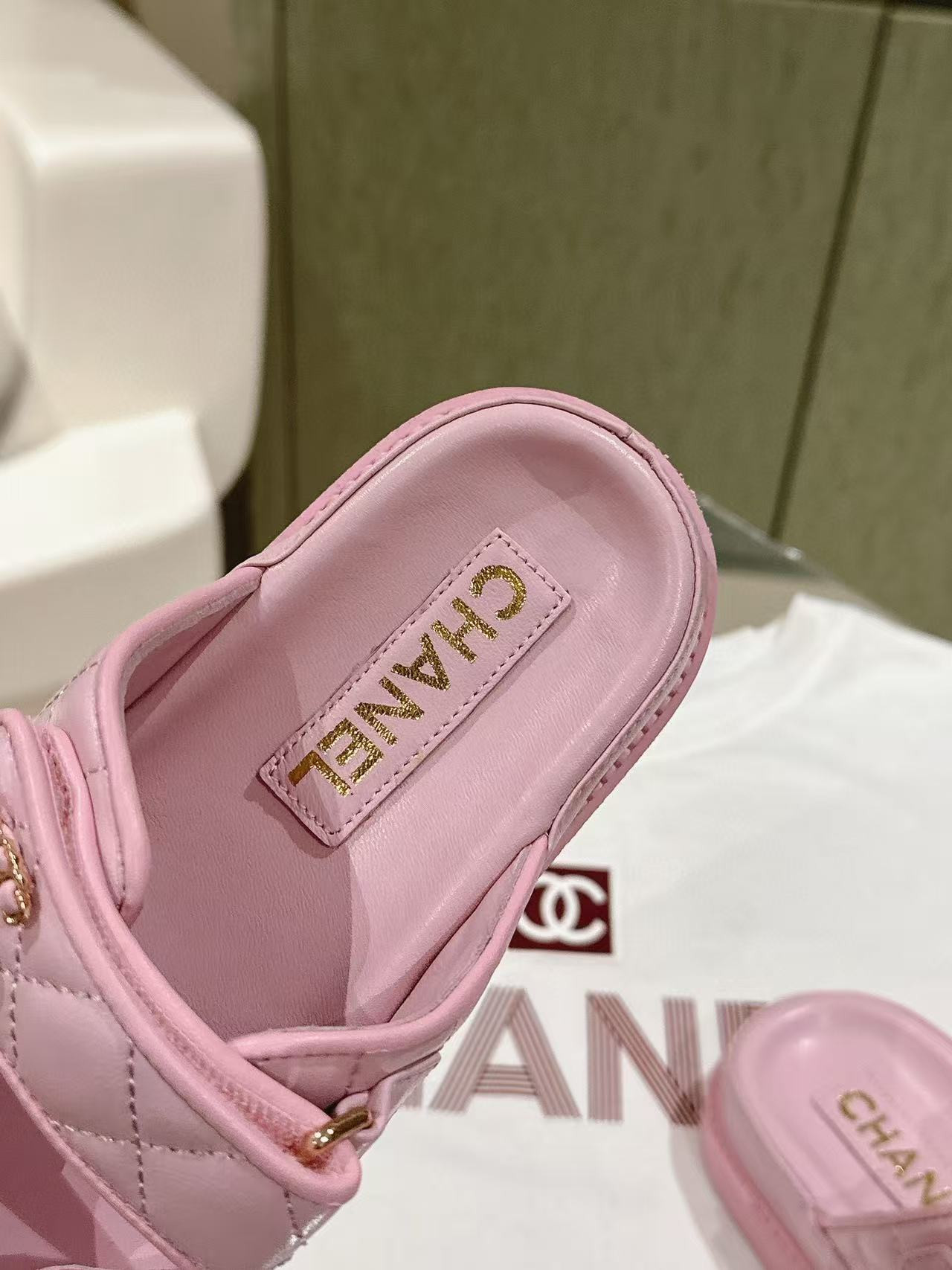 UA Ch*el SLIDES