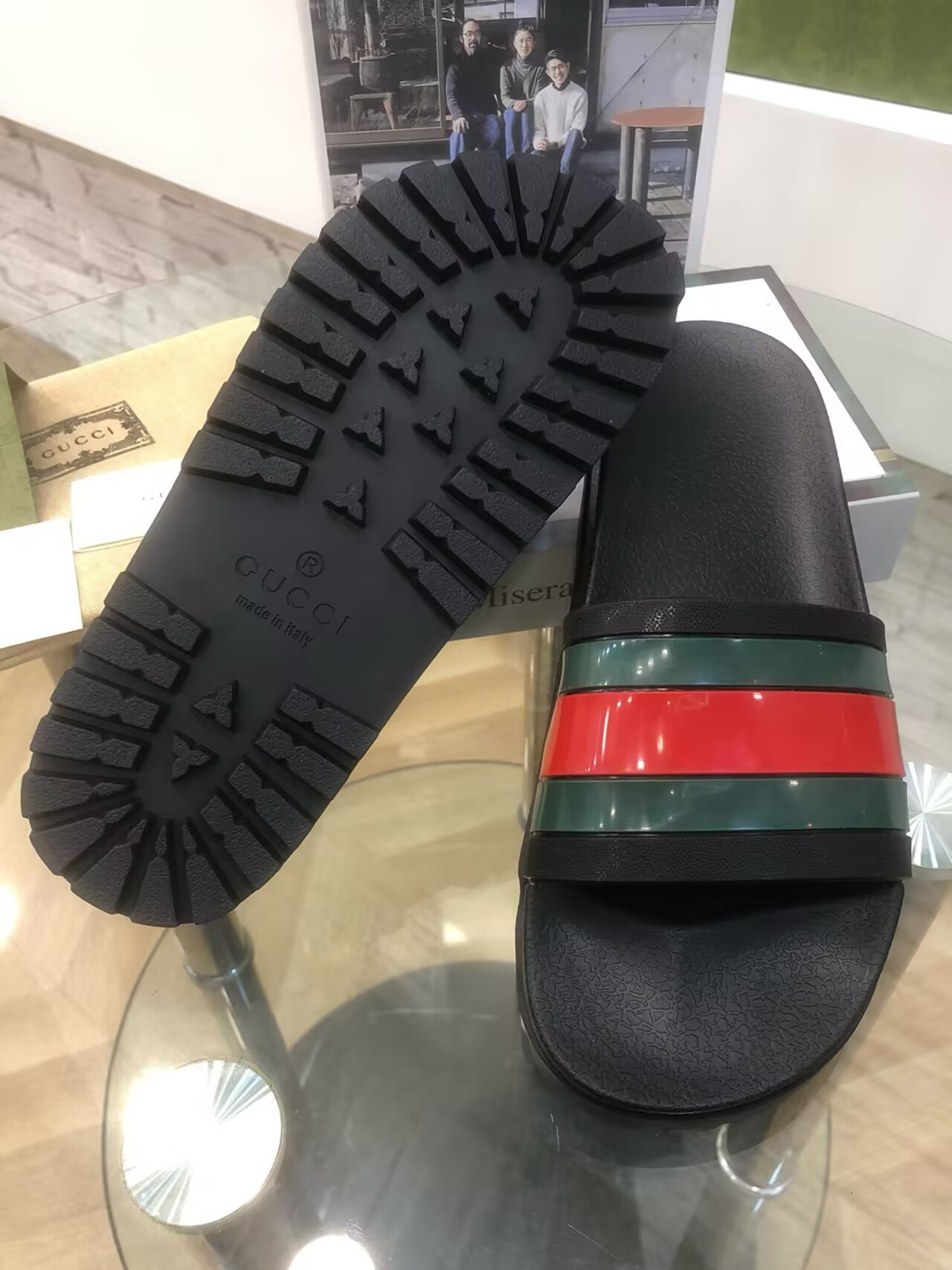 ua G*u*i slide