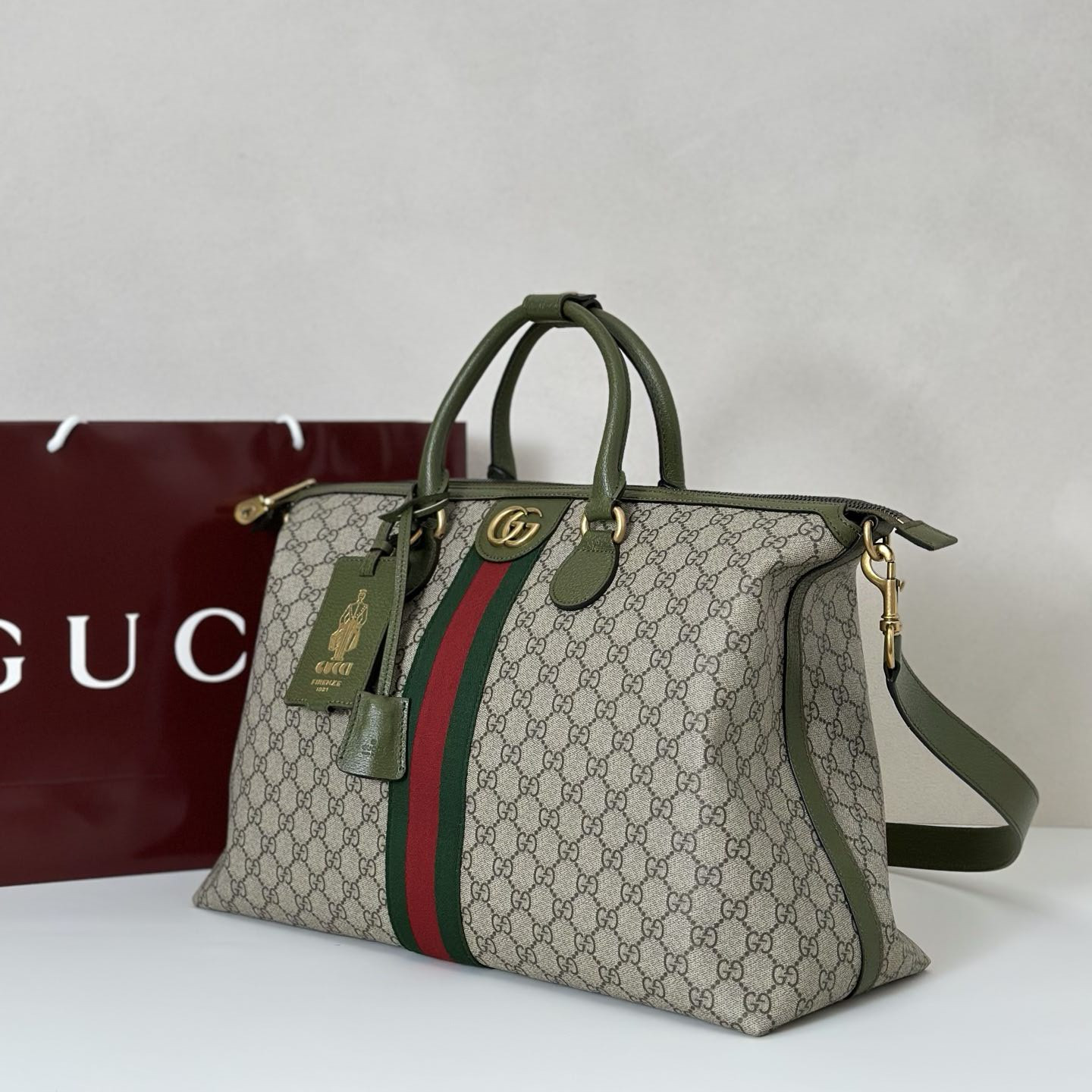 G*u*i savoy medium duffle bag 48x28x18cm