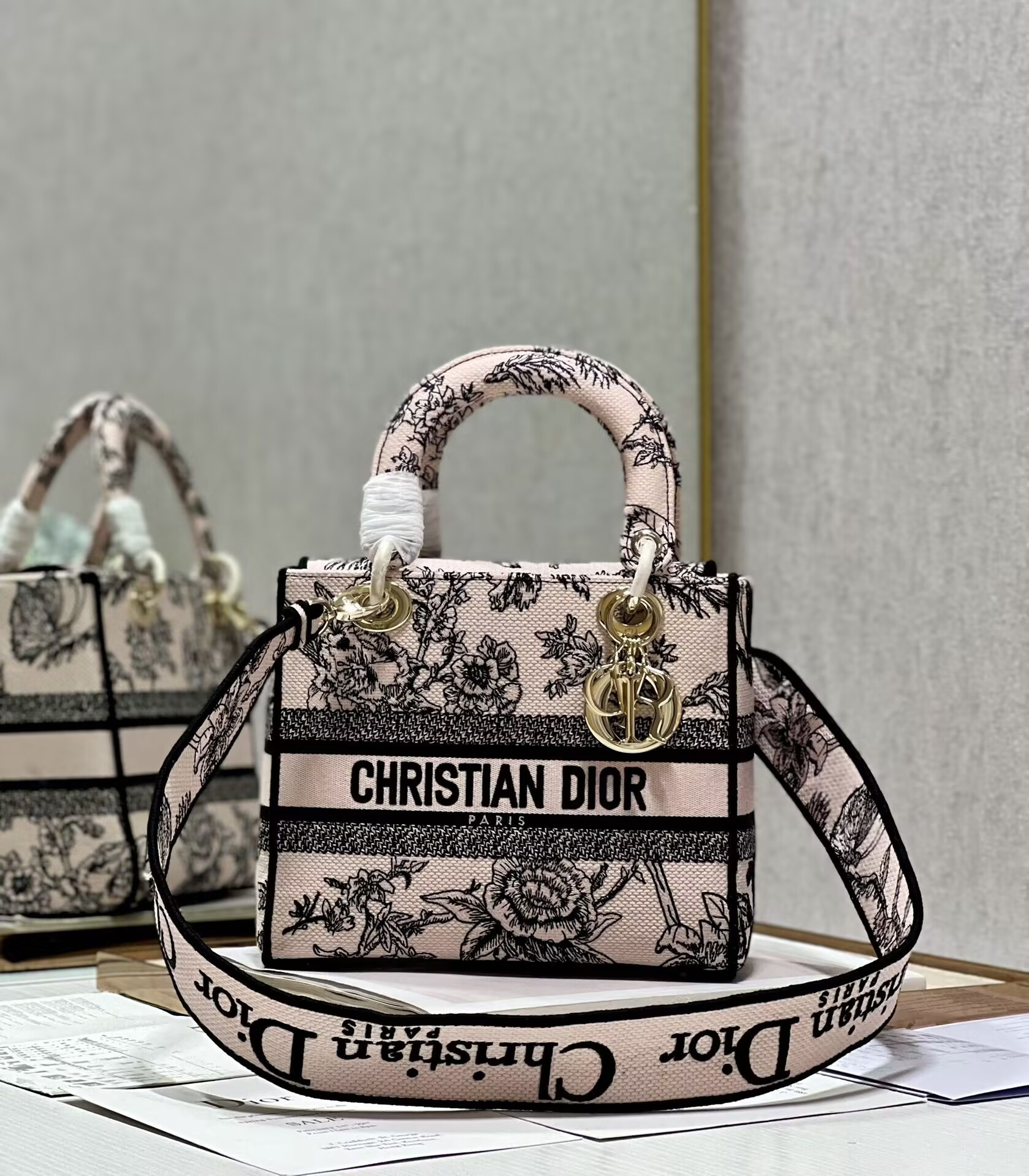 MEDIUM D*0r LADY D-LITE BAG 24 x 20 x 11 cm
