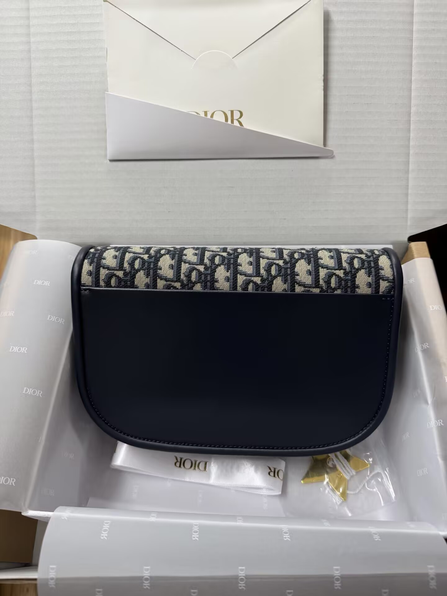 D*or médaillon flap bag 22x13x9.5cm