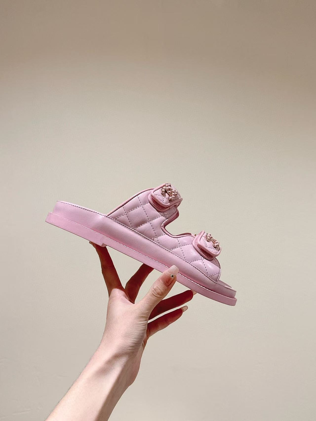 UA Ch*el SLIDES