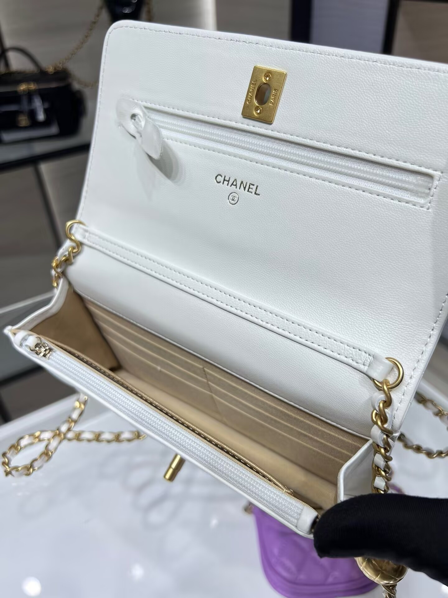 Ch*el CLASSIC WALLET ON CHAIN 4.8 × 7.5 × 1.4 in