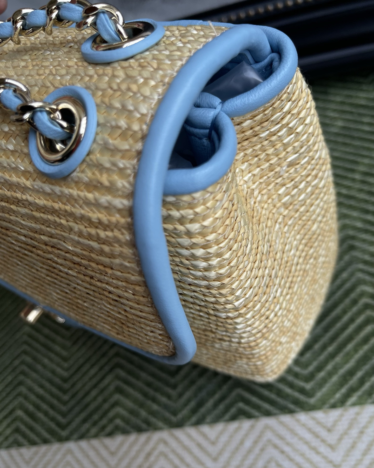 Ch*el flap bag as6017 23x14.5x6cm