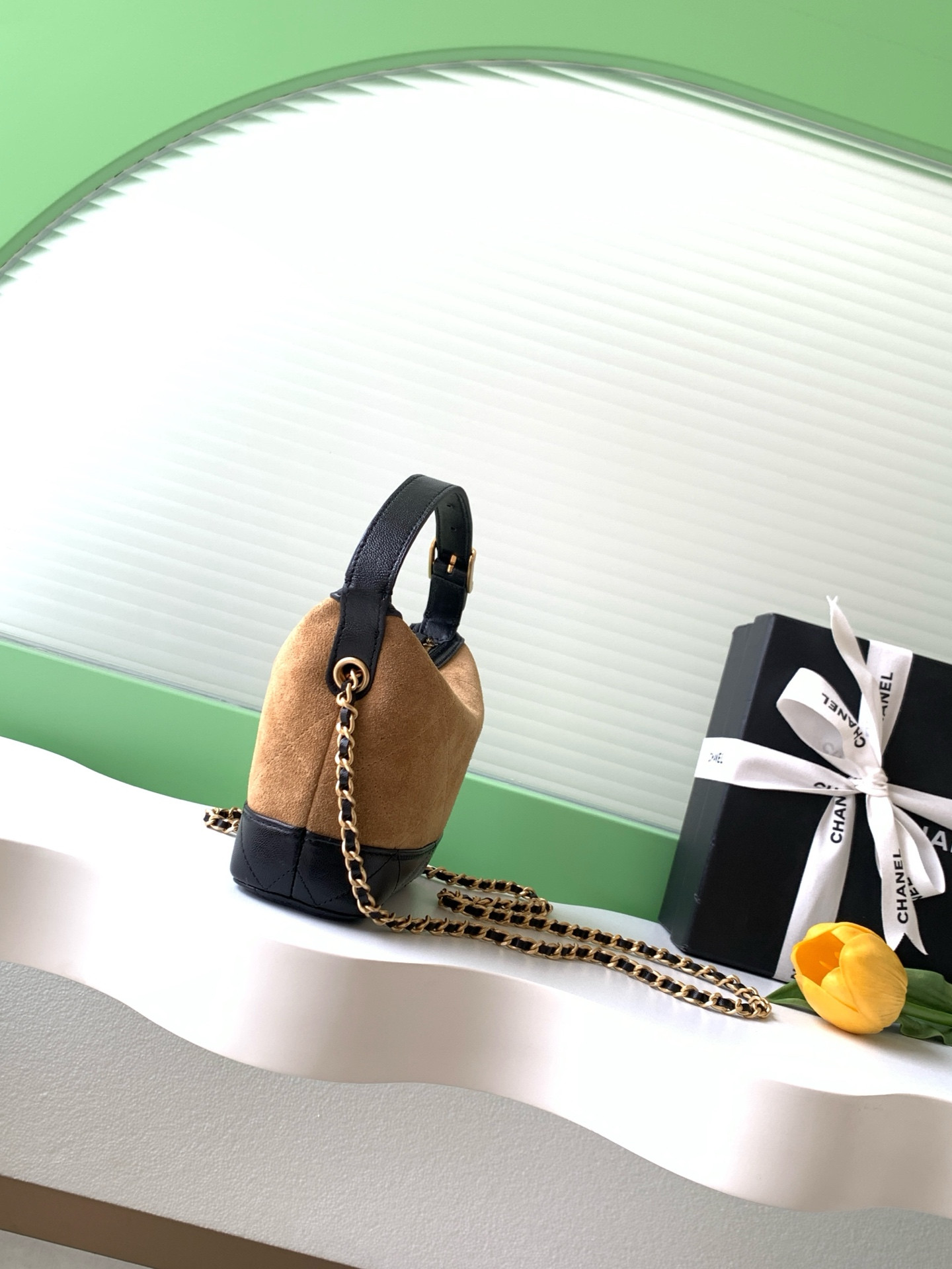 Ch*el clutch with chain ap5187 21x19x7cm