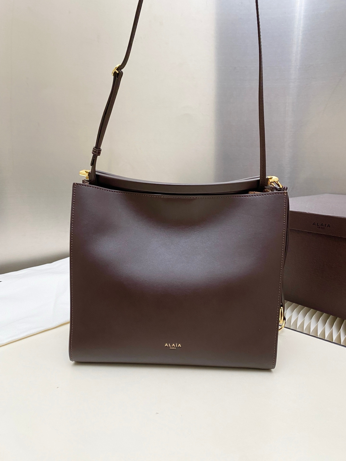 ALAÏA LE CLICK SQUARE BAG IN NUBUCK 26x14x24cm