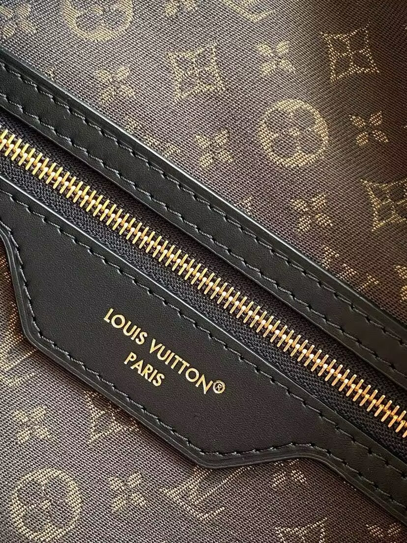 LV Speedy Soft 30 M25671 32x22.5x18cm