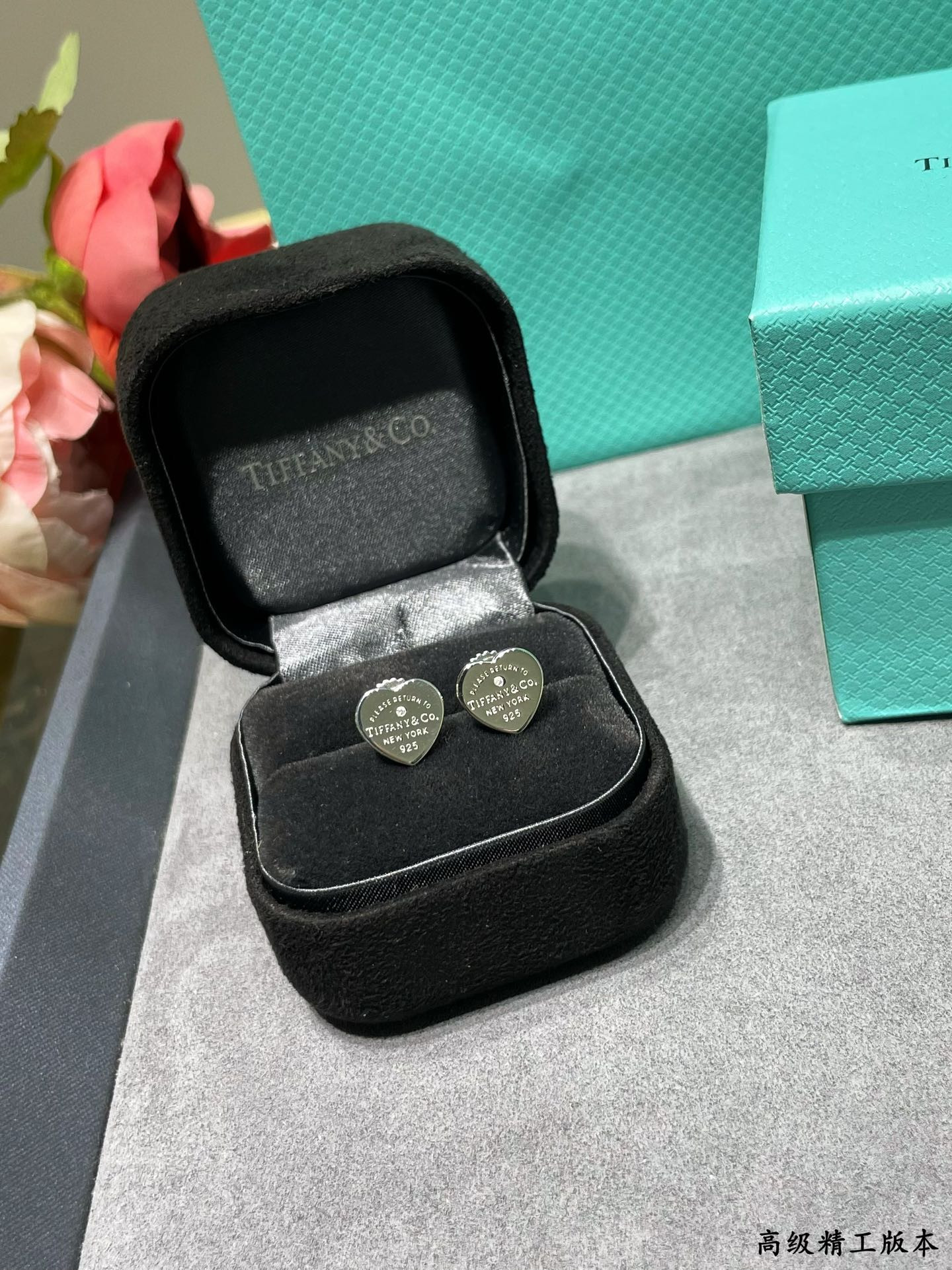 T*f*ny & Co. Heart Stud Earrings in Sterling Silver Ag925