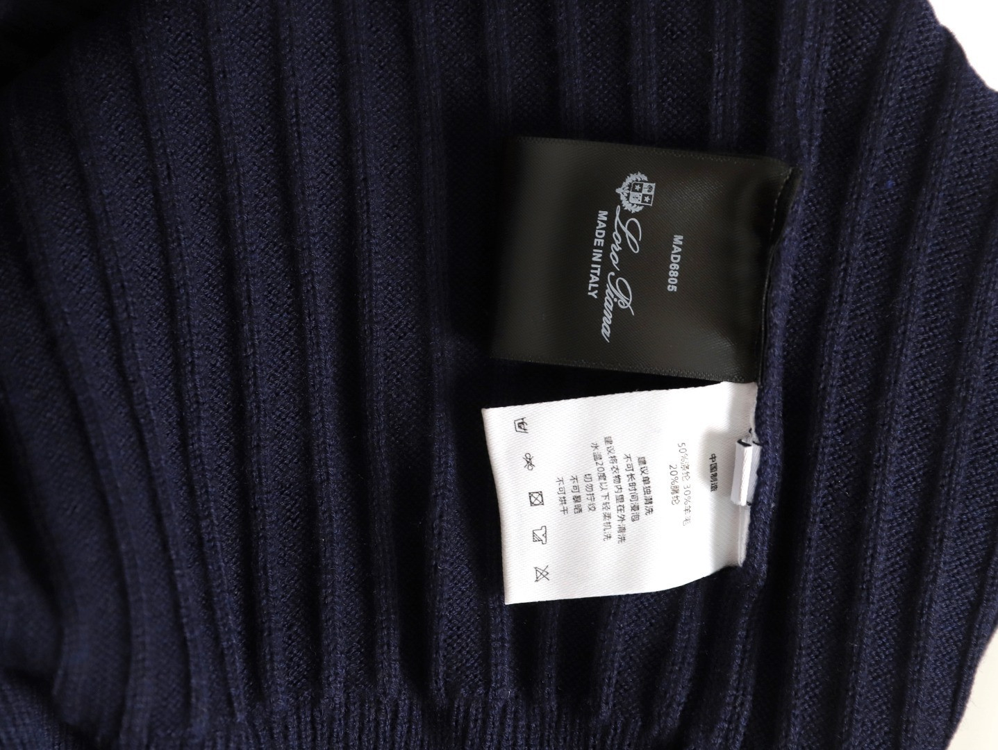 L**o p*ana LP knitting Sweaters