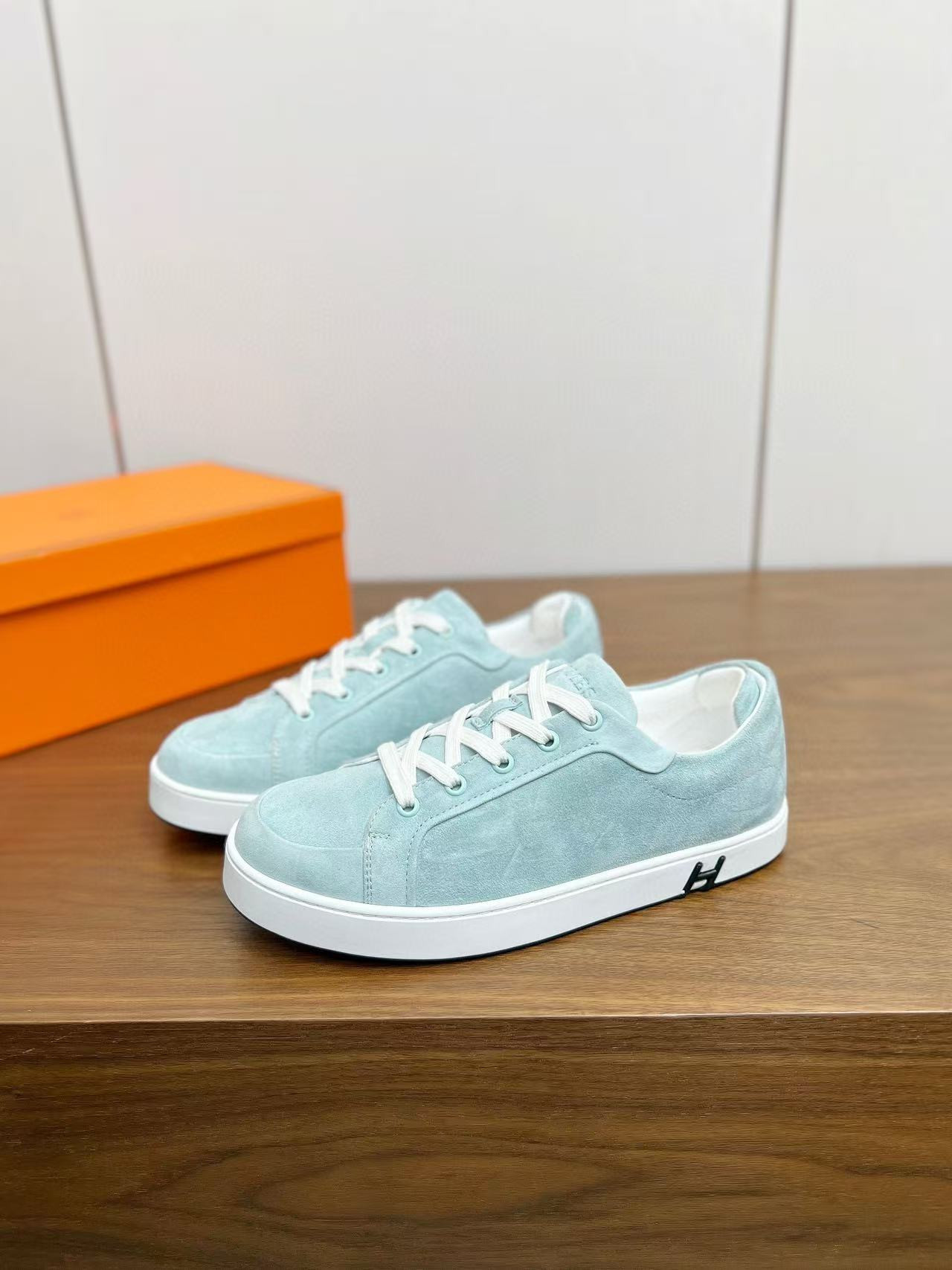 UA H**mes Sneaker