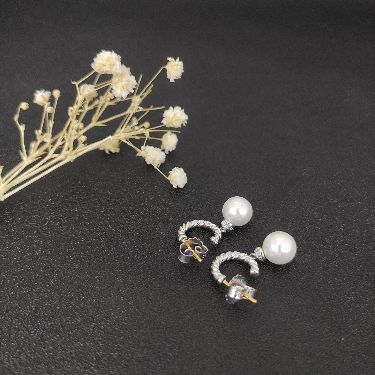 dau1d Yvrm*n pearl earrings