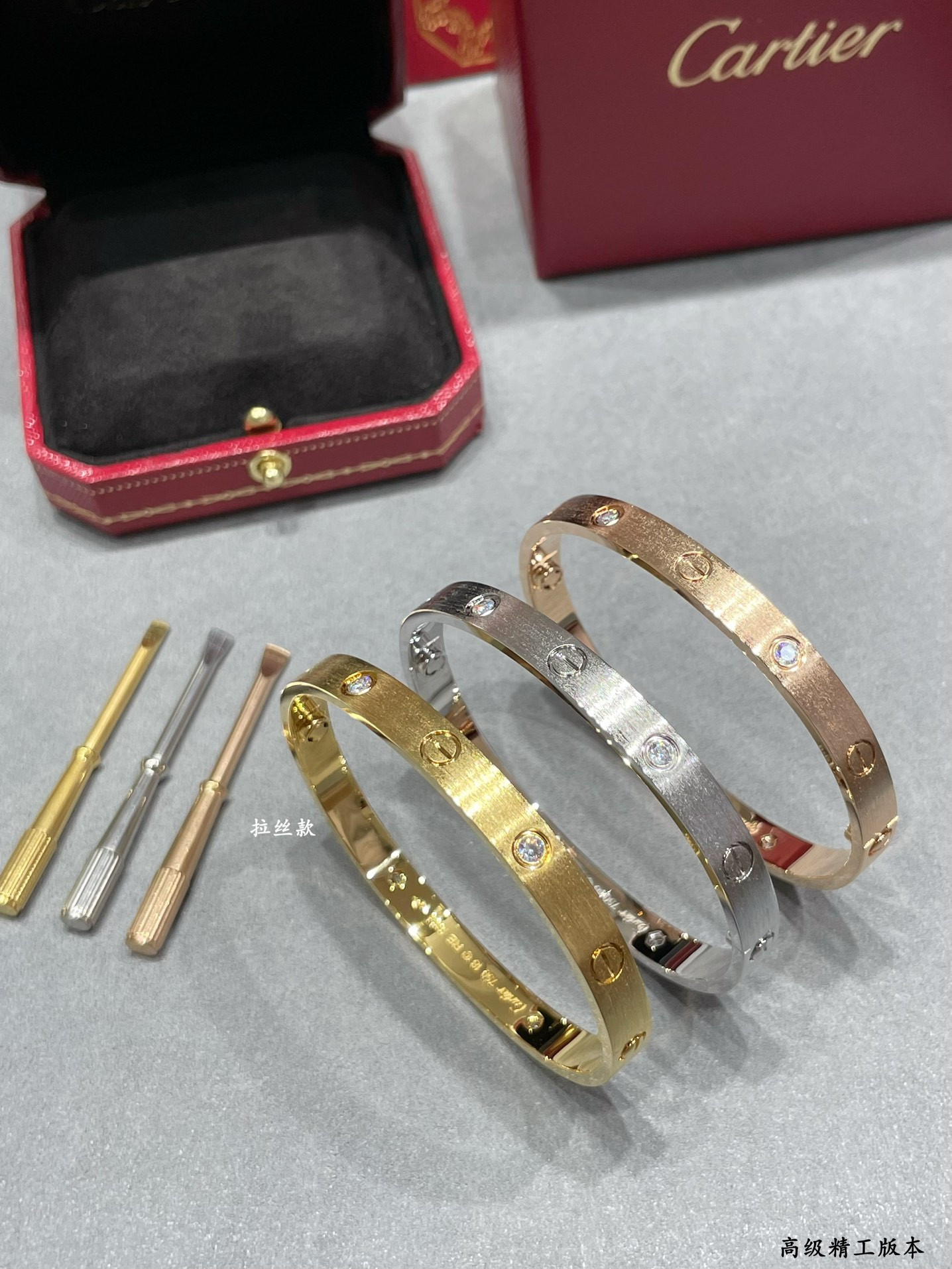 Ca*t*er wide version four-diamond LOVE brushed Bracelet