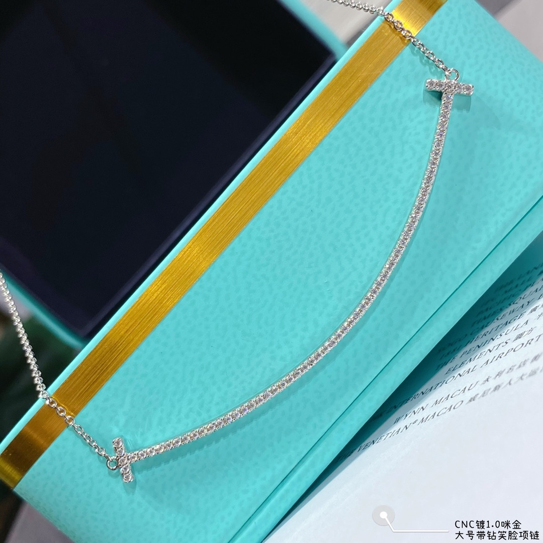 T*f*ny & Co. Large Smile With diamond Necklace