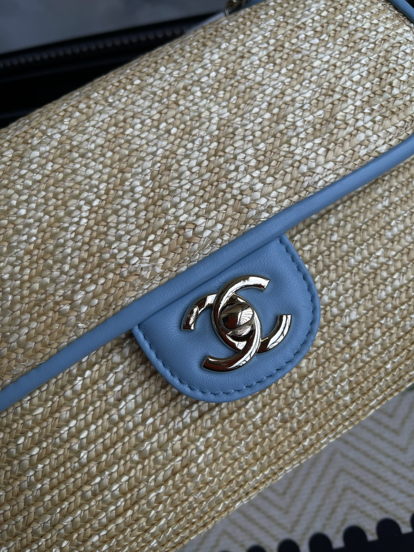 Ch*el flap bag as6017 23x14.5x6cm