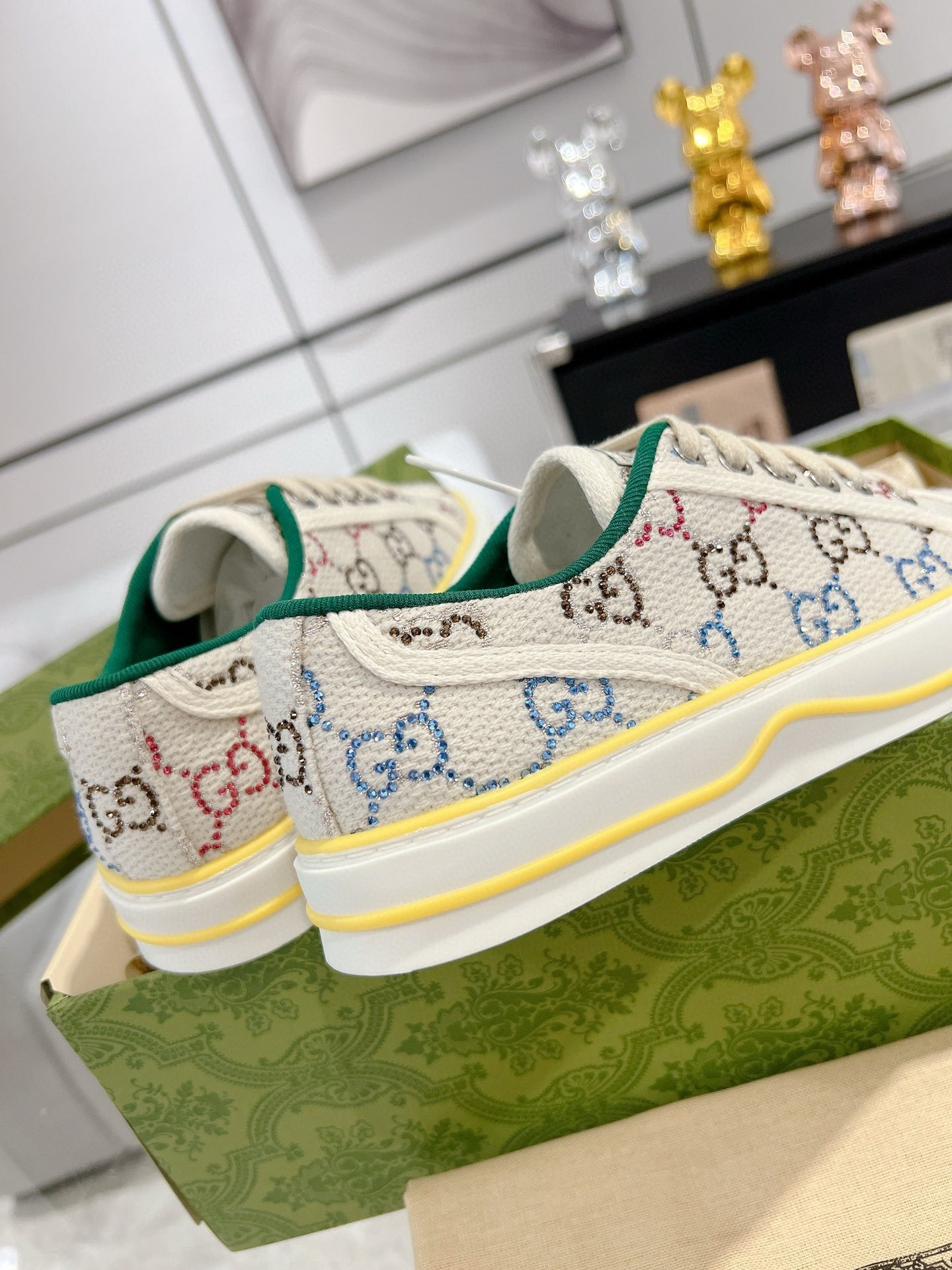 ua G*u*i sneakers
