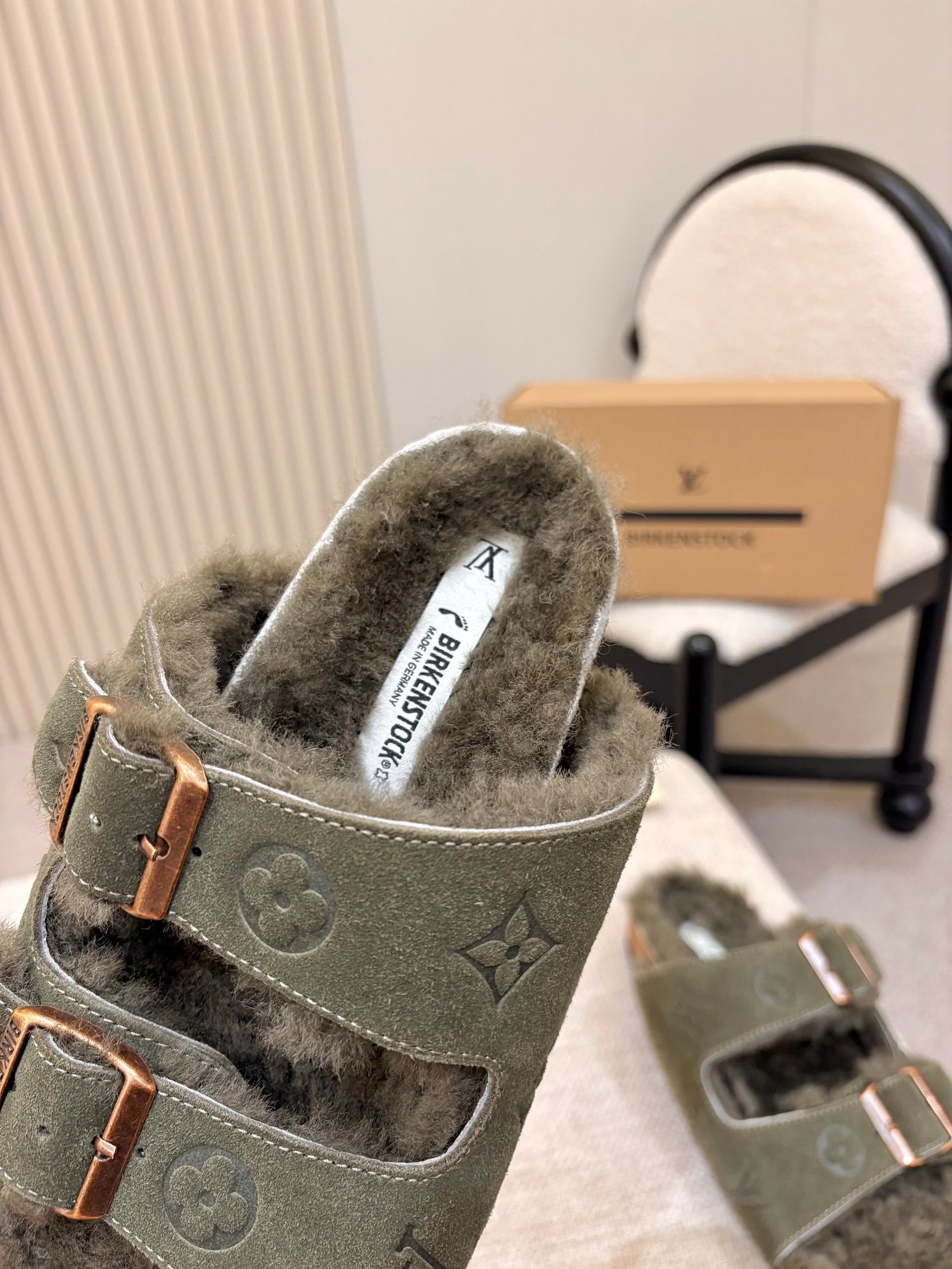UA LV Arizona Sandals
