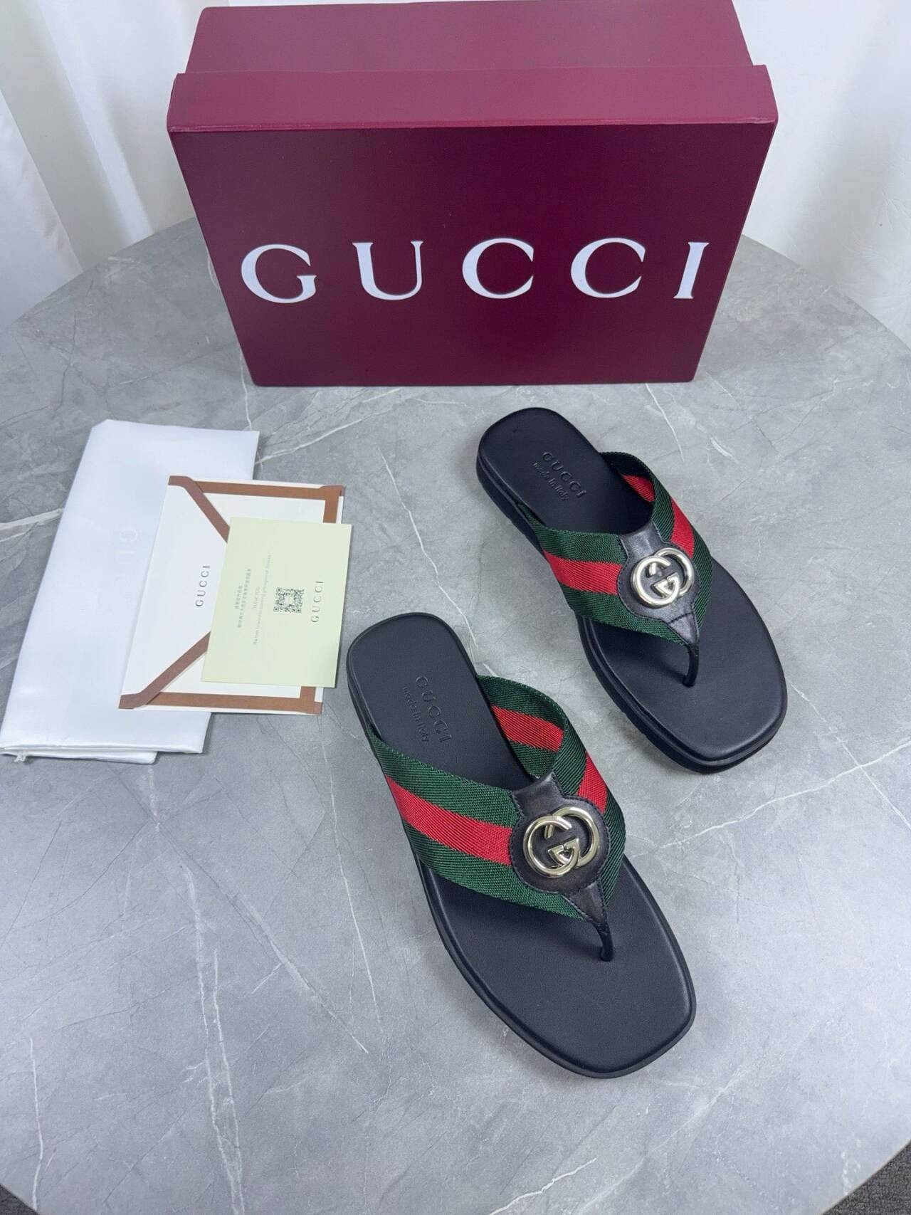ua G*u*i thong sandal
